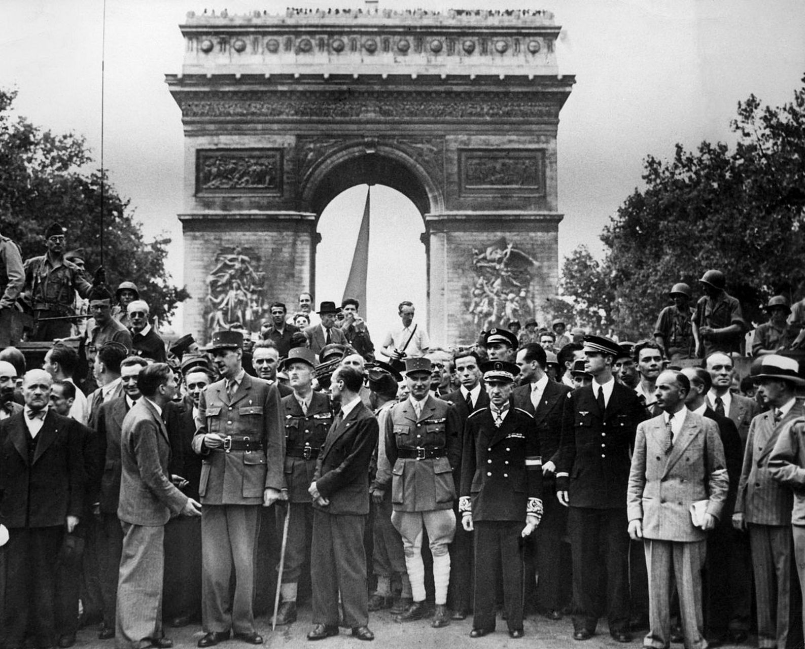 法国向德国投降 1940年6月22日,德法在法国贡比涅森林中的雷通签署了