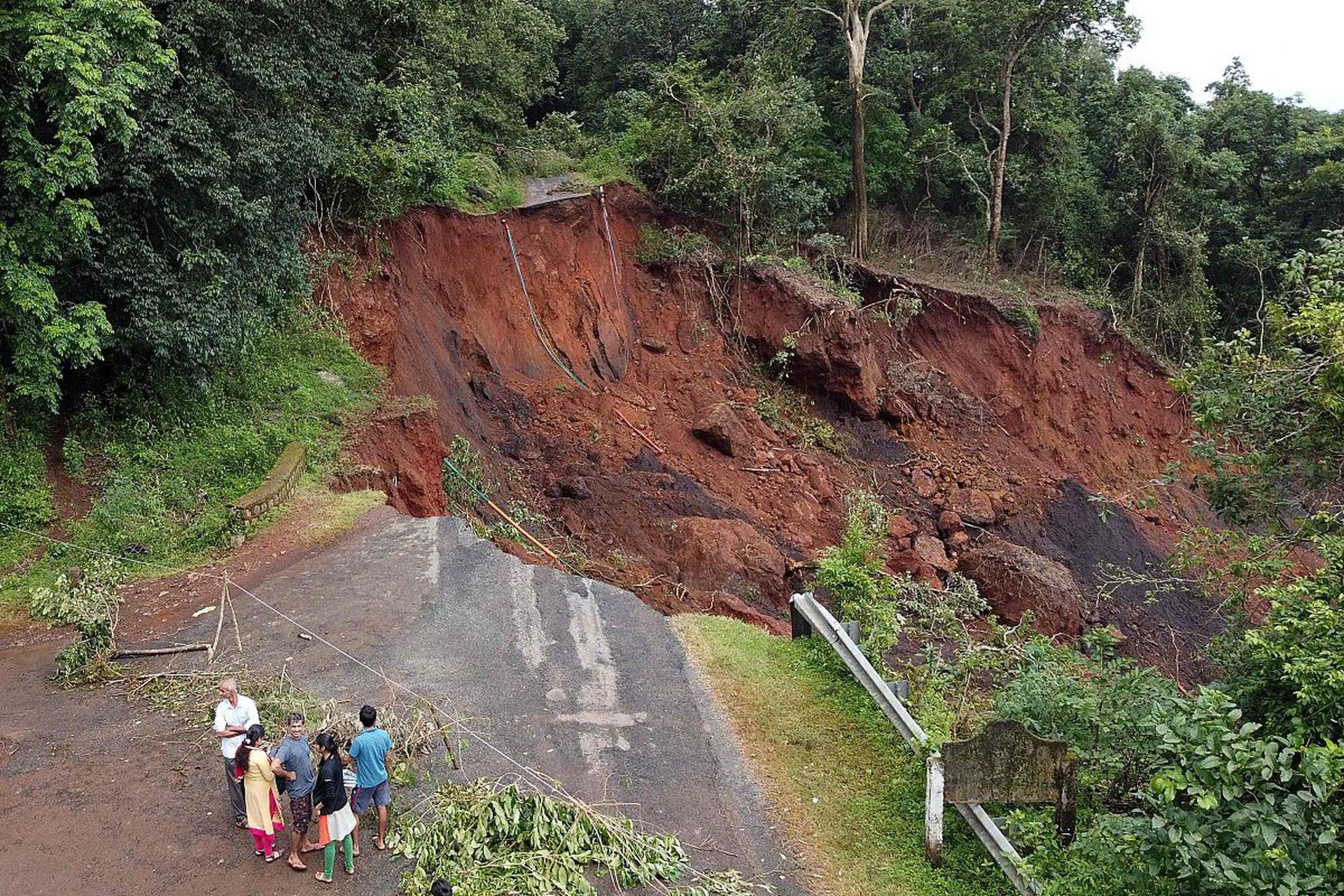 印度北部山体滑坡造成3死16失踪