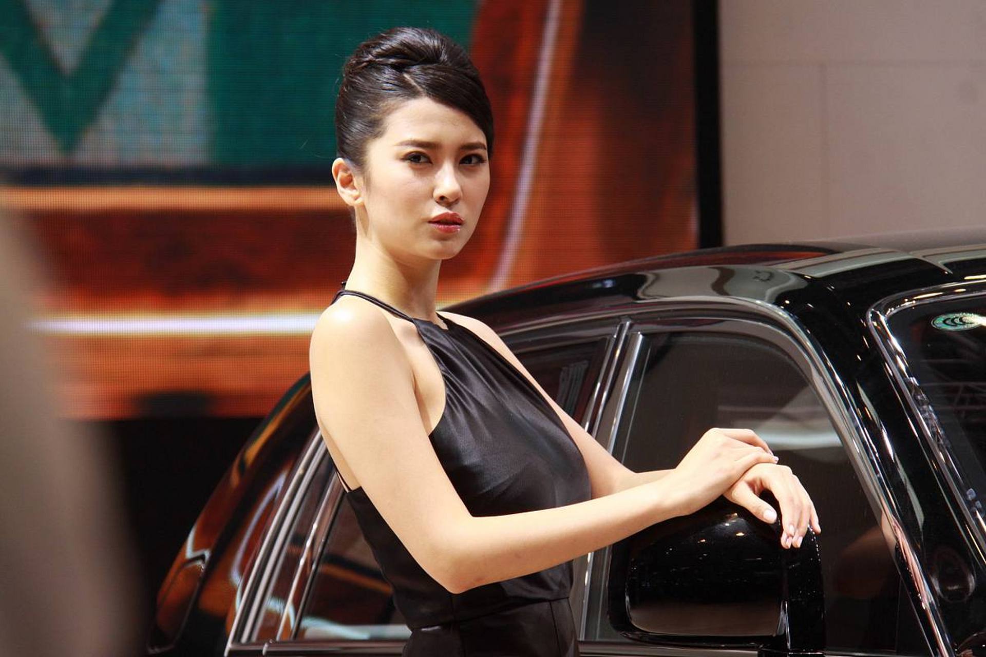 钟鹿纯,一位在车模界备受瞩目的璀璨明星.