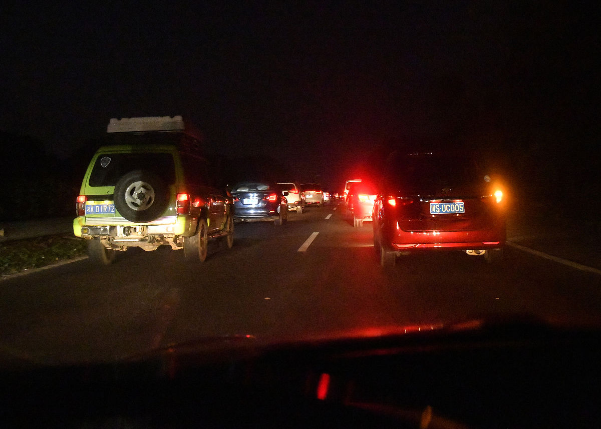 夜间高速堵车照片晚上堵车照片实拍夜晚高速堵车图片真实夜晚堵车图片