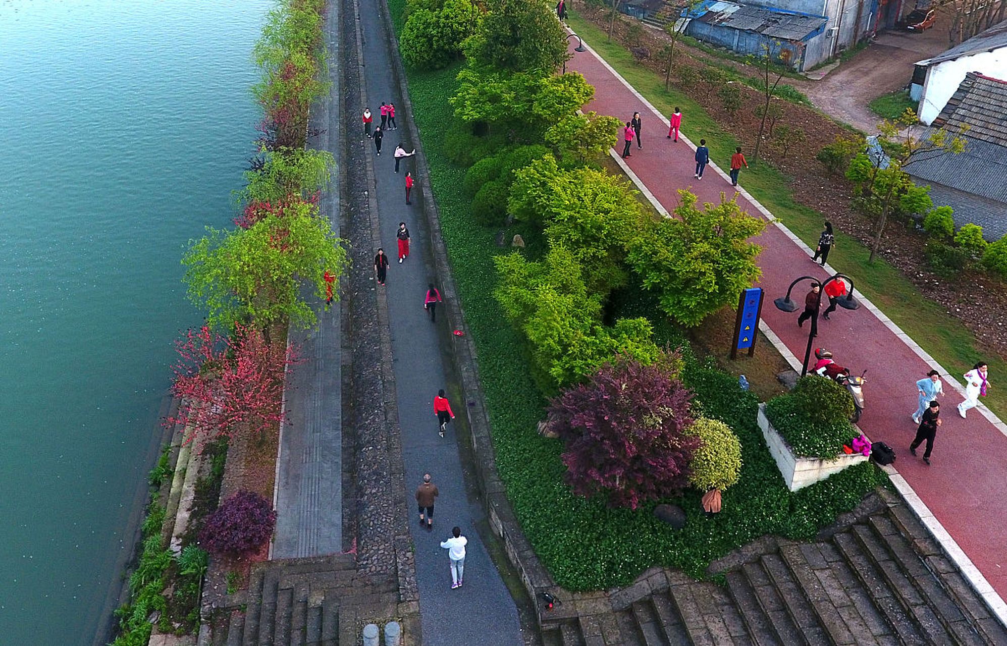 九女墩是湖北省著名文物保护单位,是东湖景区珍贵的人文历史景观.