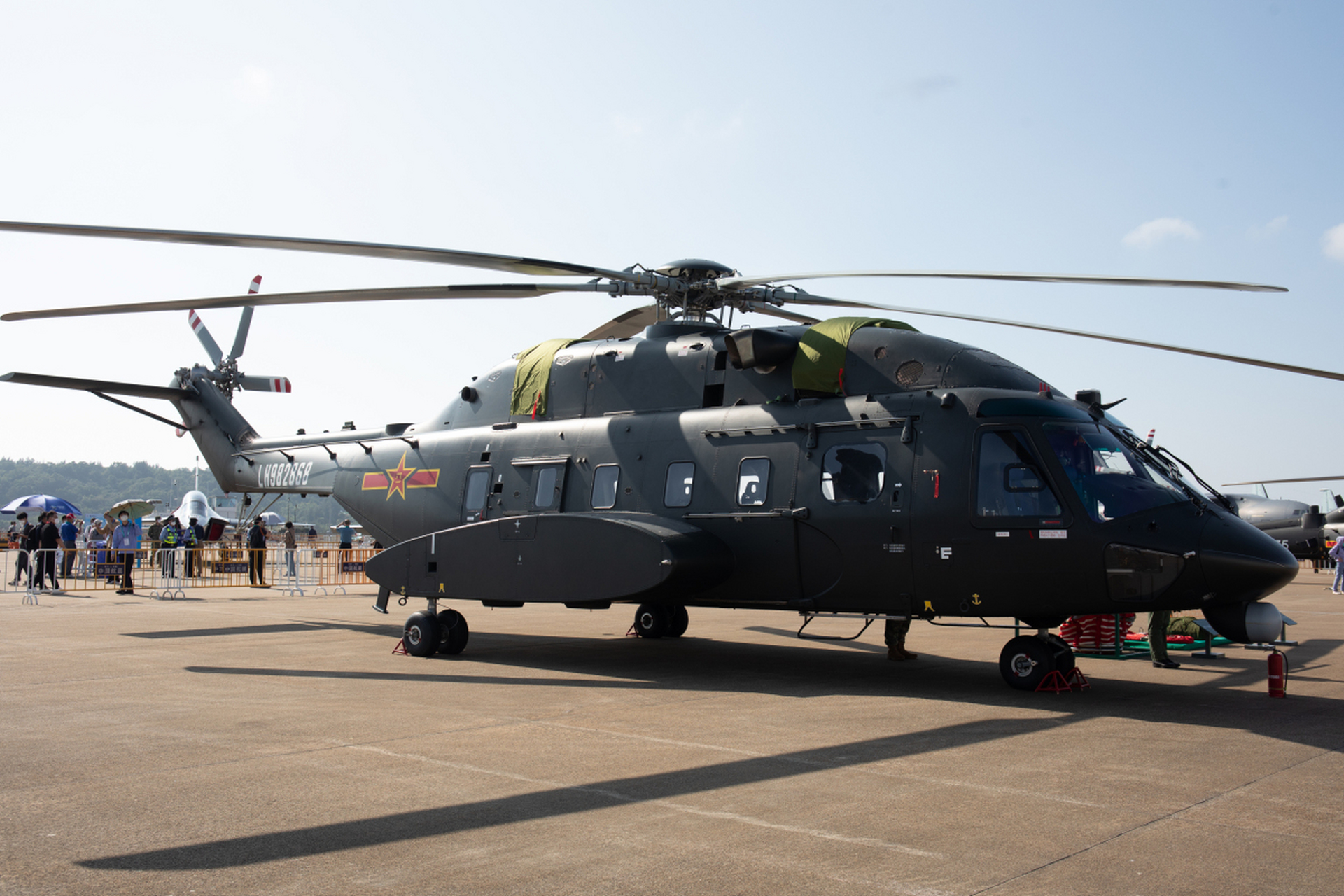 直-8g是我国自主研发的大型军用运输直升飞机.