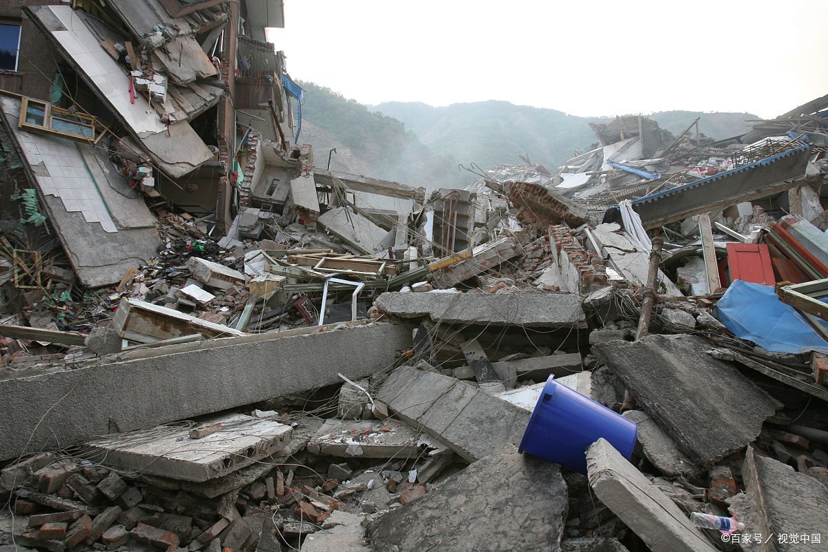 汶川地震火葬图片