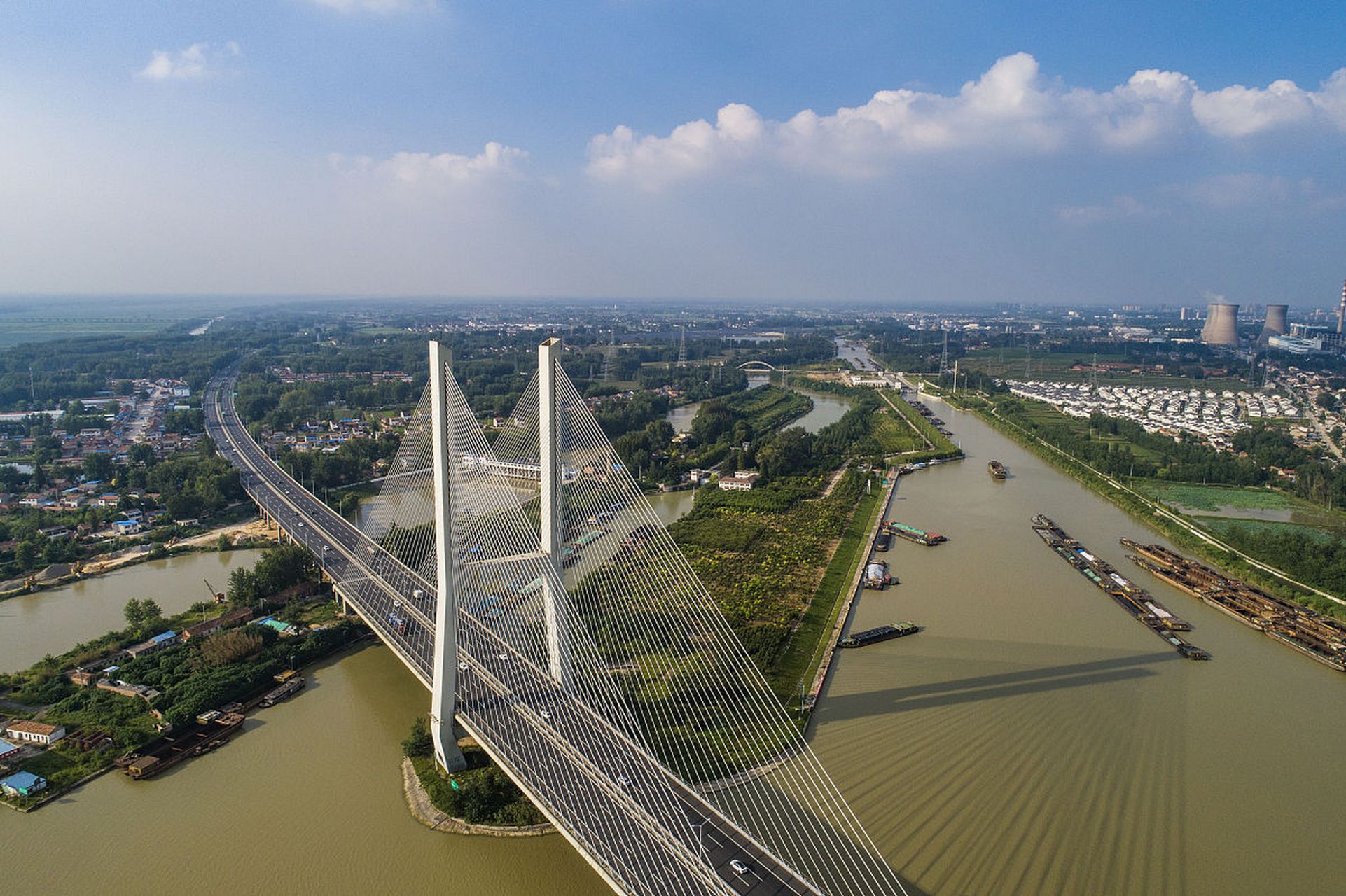 镜头里的春天# 淮安涟水飞机桥,位于中国江苏省淮安市涟水县,是一座