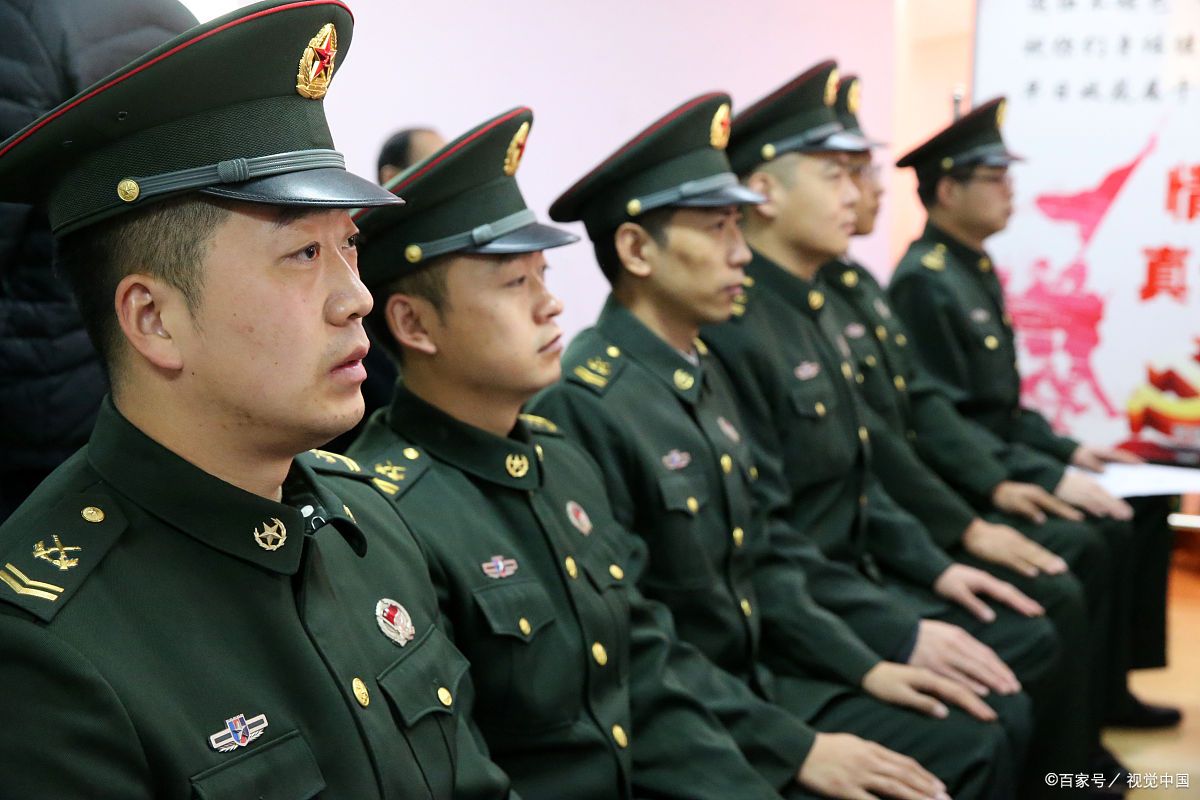 年薪15万起!军队文职招5202人,免笔试,这几类人报考优势明显!-本地惠