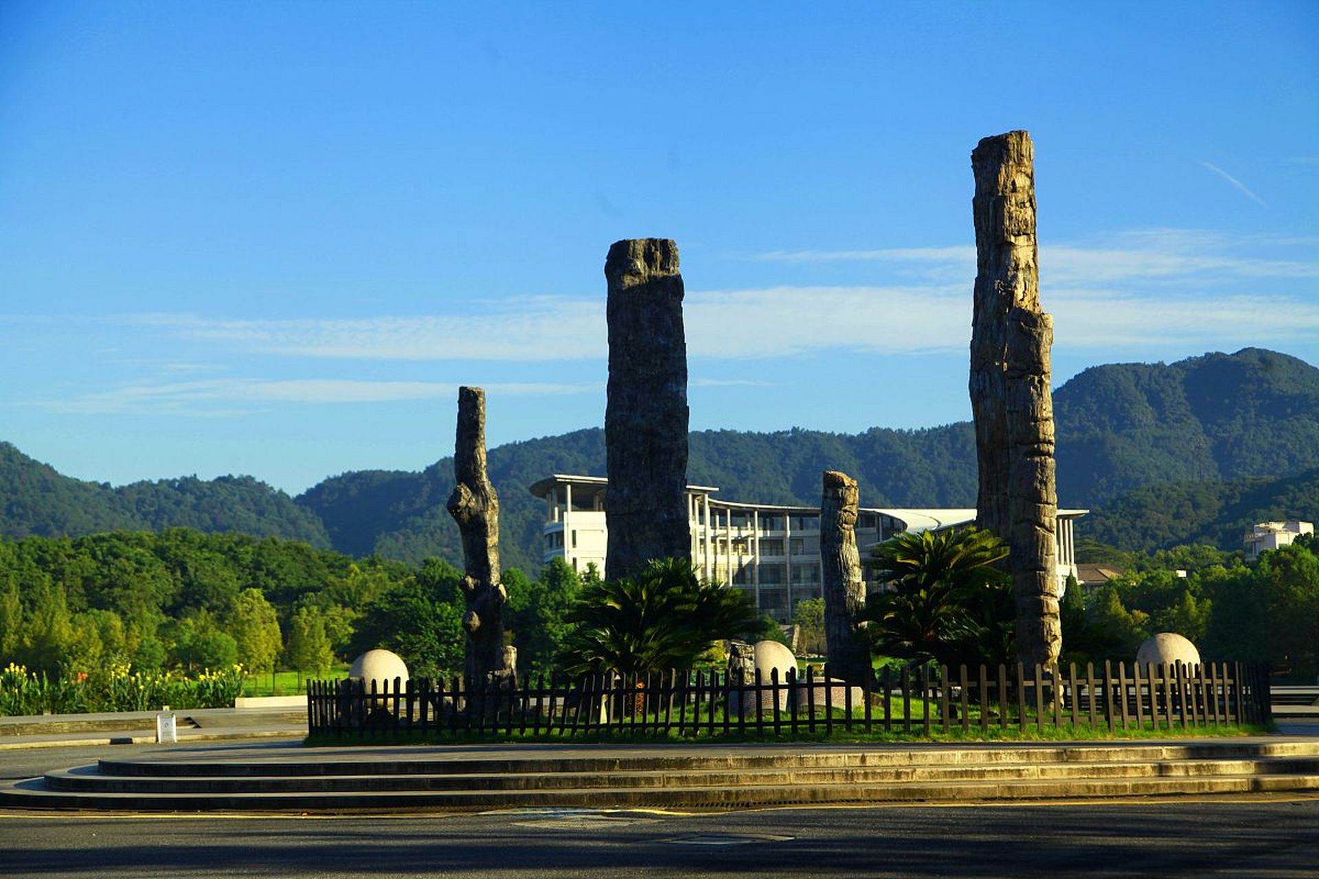 浙江农林大学(zhejiang a&f university)位于中国浙江省林城——临安