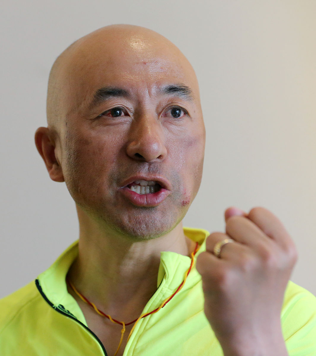 正逢明月掛峰顶, 举杯邀娥娥桂酒. 皆是华夏故乡人, 一曲祖国醉山河