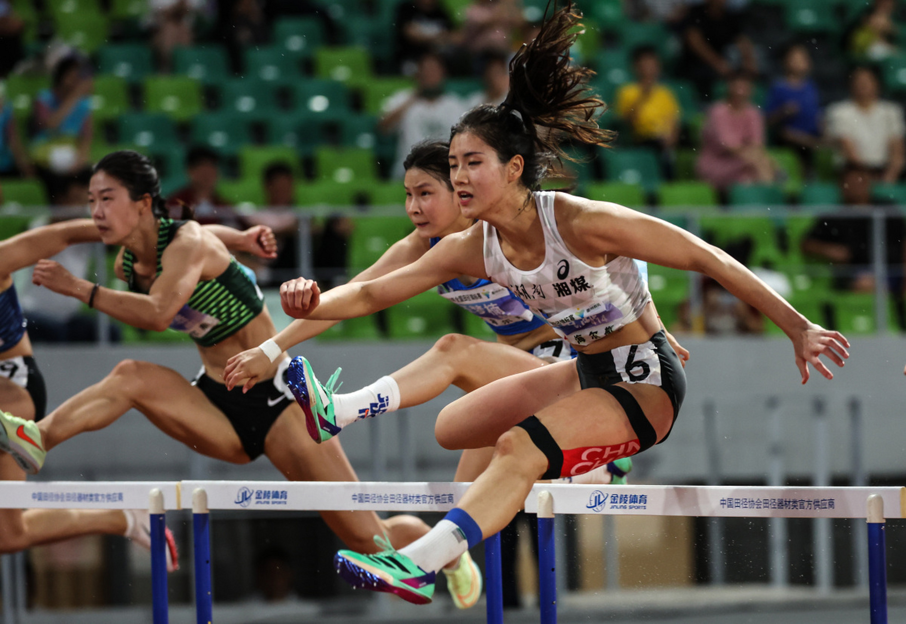 全锦赛女子100米栏13秒25夺冠#我要上热门# #我们都爱聊八卦# #跨栏