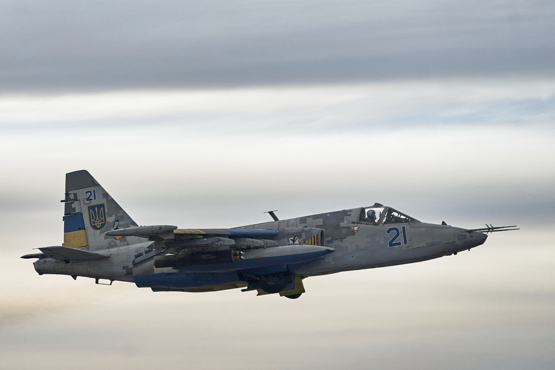 乌军2架教练机相撞!