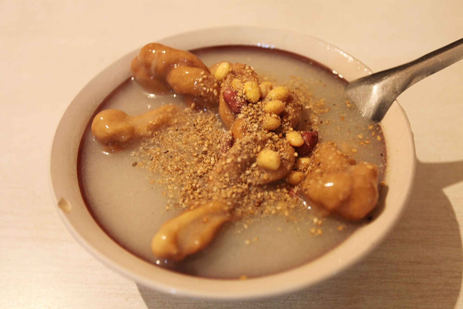 大家好,欢迎来到农村美食课堂,今天给大家分享广西恭城油茶的制作方法