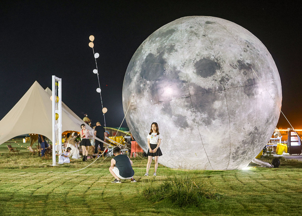 夏日夜晚的乡村