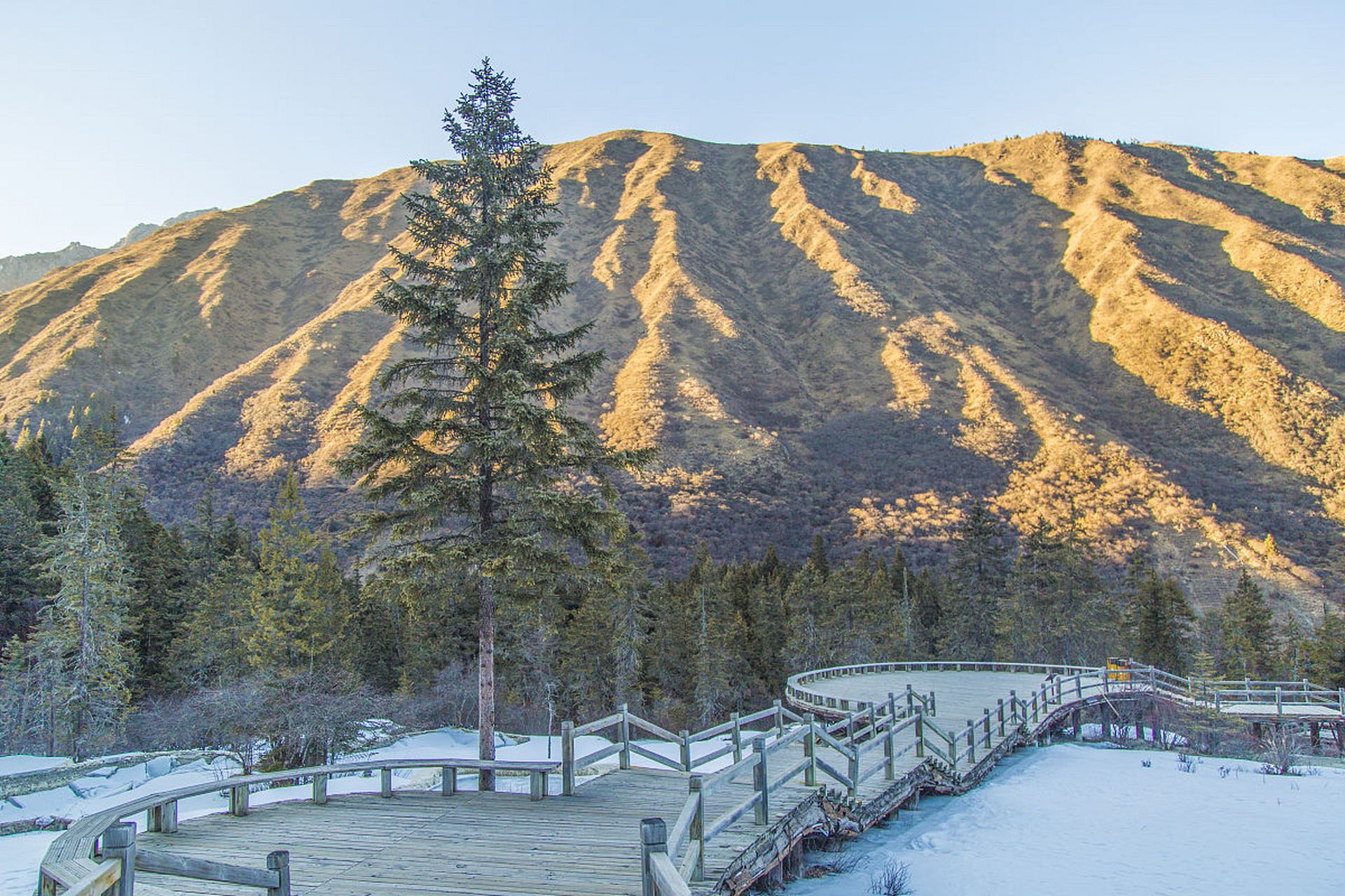 长白山西坡,尽享天池,锦江瀑布与玉柱峰的壮美!6-10月最佳游玩期.