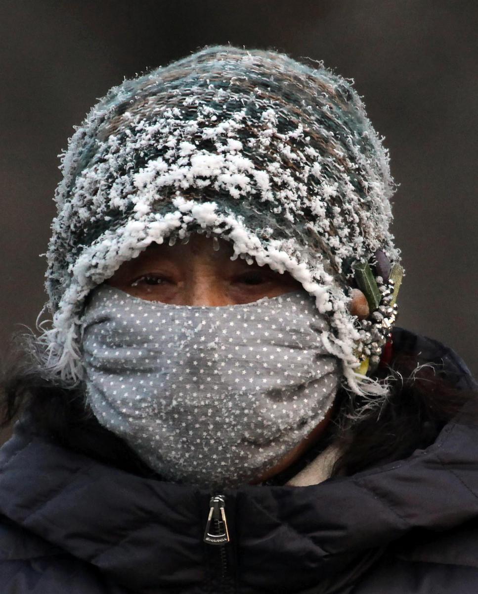 今天好冷呀,出来一会儿就冻手冻脚冻脸的不行,风