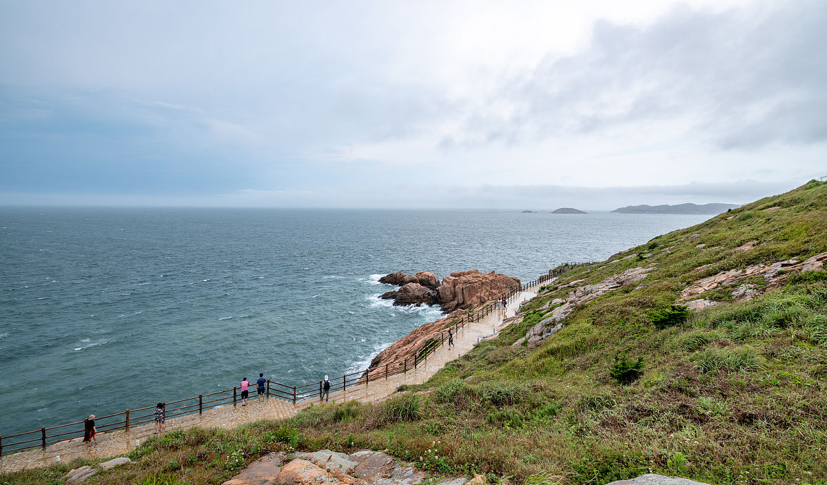 舟山嵊泗东崖绝壁:壮丽的自然景观与历史的痕迹