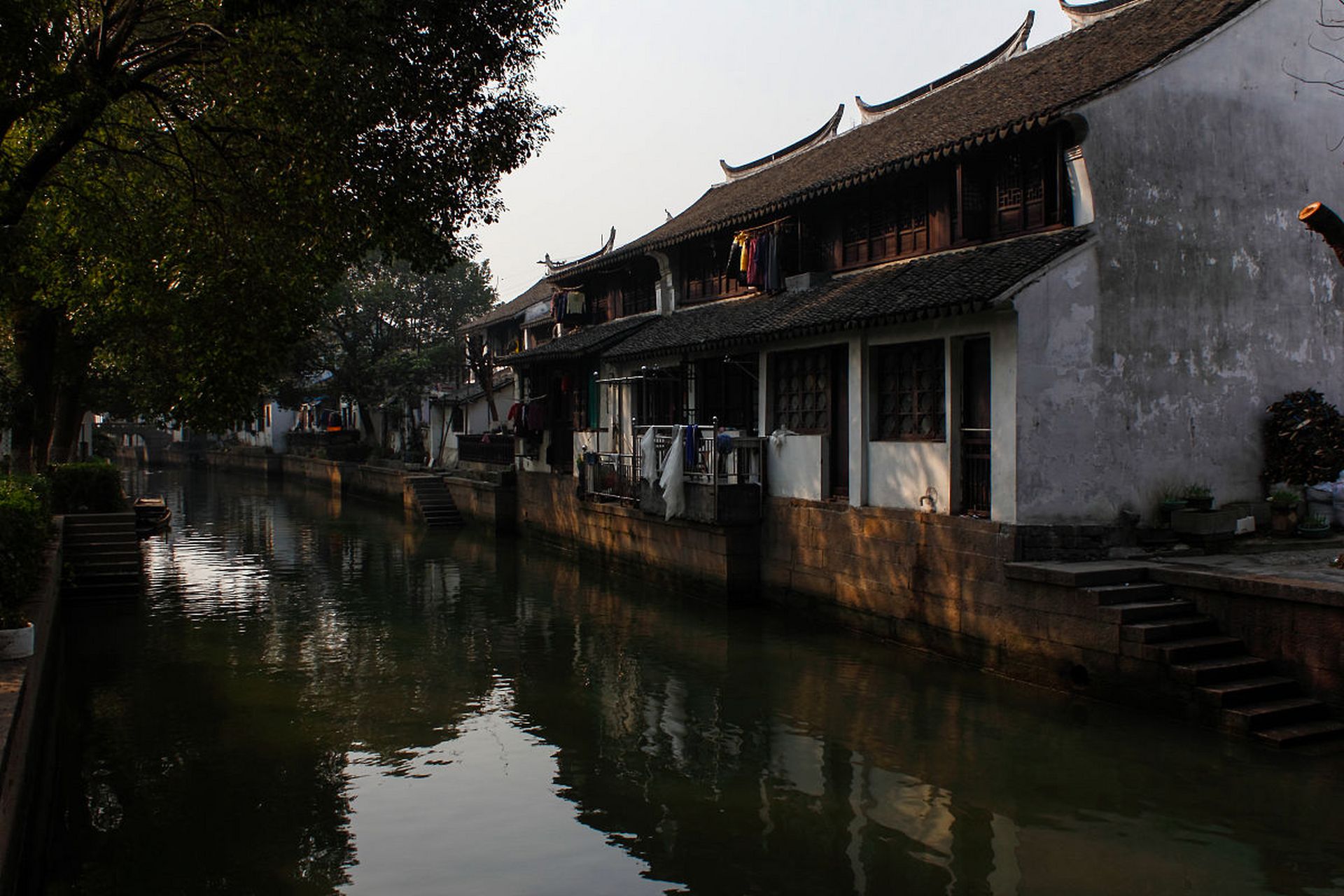 练塘古镇风景区位于上海市青浦区,是一个集历史,文化,自然风光于一体