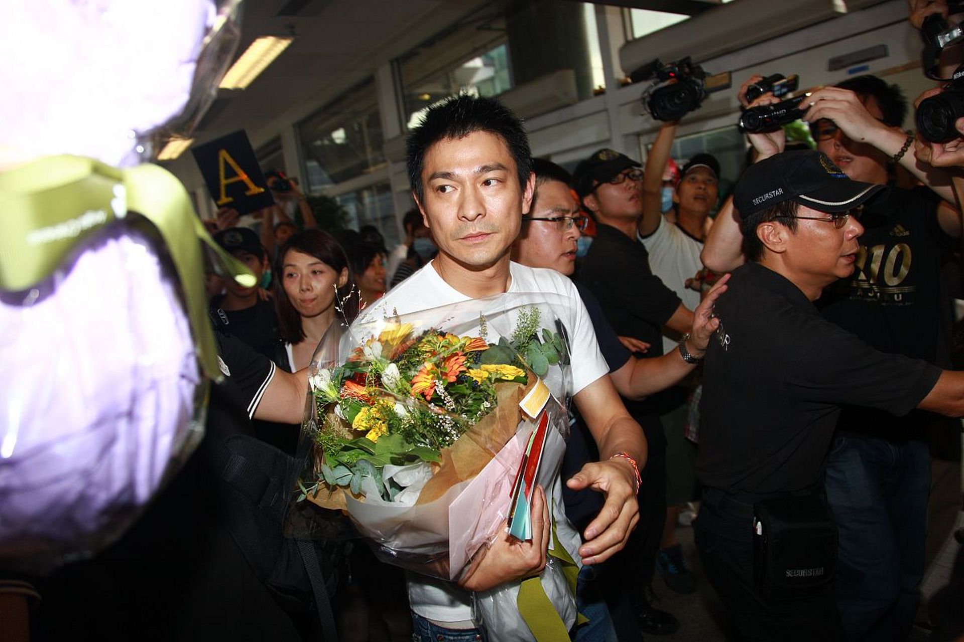 刘德华自曝曾有粉丝藏床下#  刘德华自曝曾有粉丝藏床下  刘德华