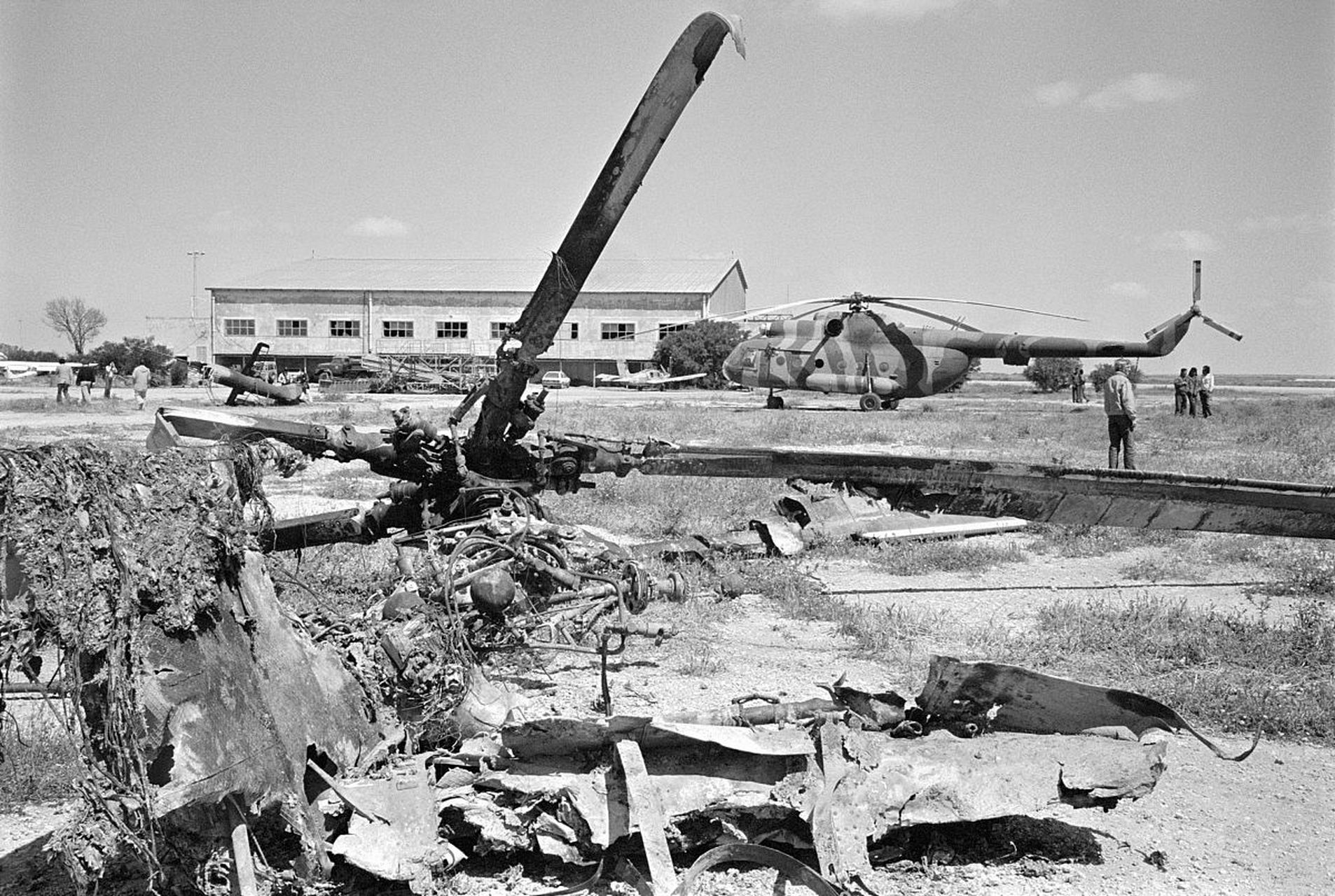 2001年南海撞机,江同志见王伟亲属说了三段话,两次提"凝聚力" 第一段