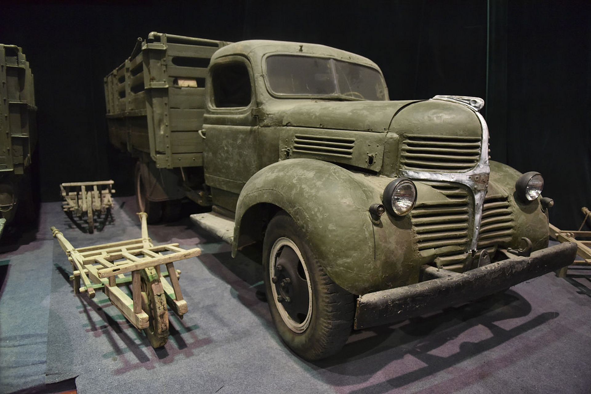 解放牌汽车的问世,结束了我国不能生产汽车的