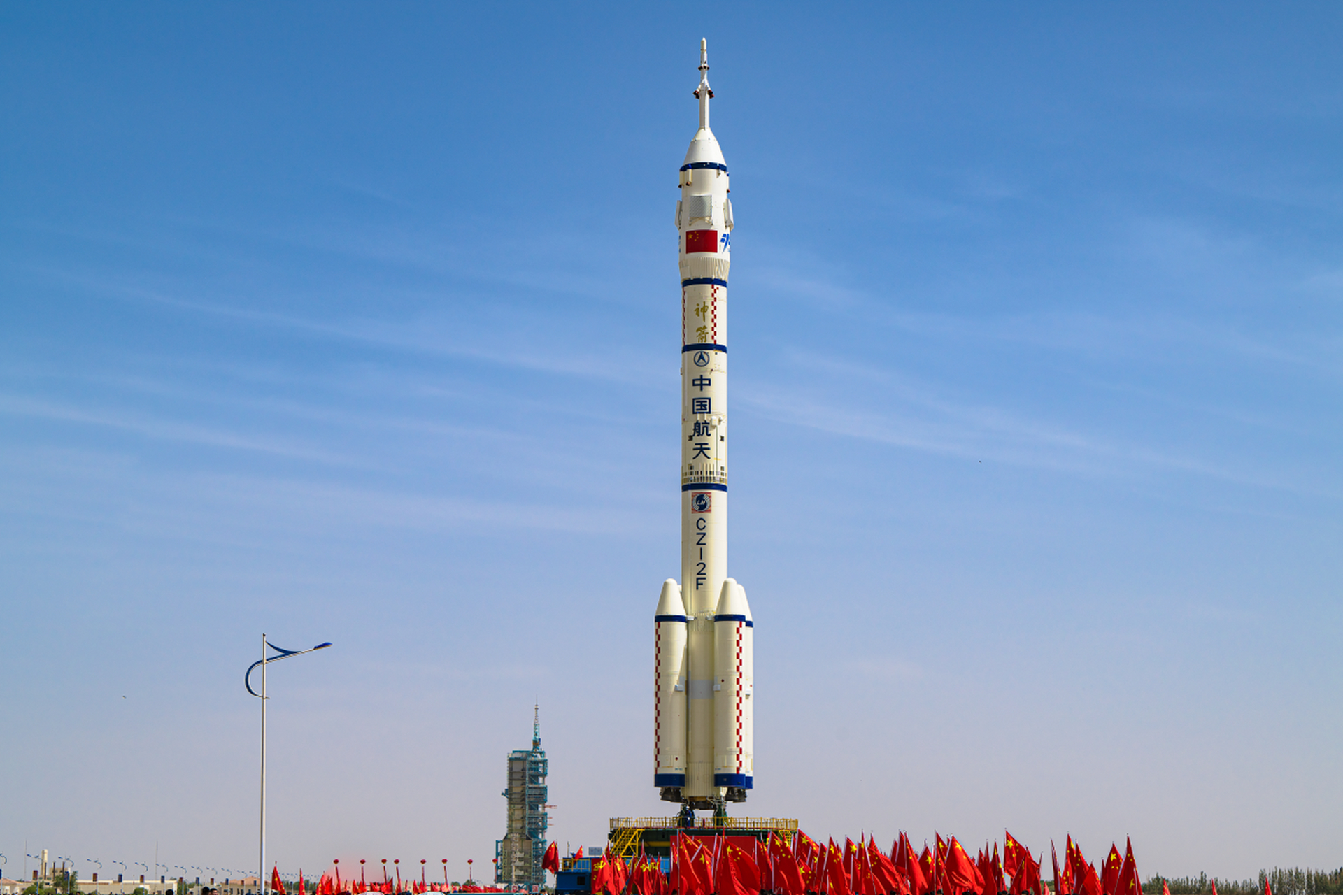 神舟十六号载人飞船与火箭成功分离,进入预定轨道,航天员乘组状态