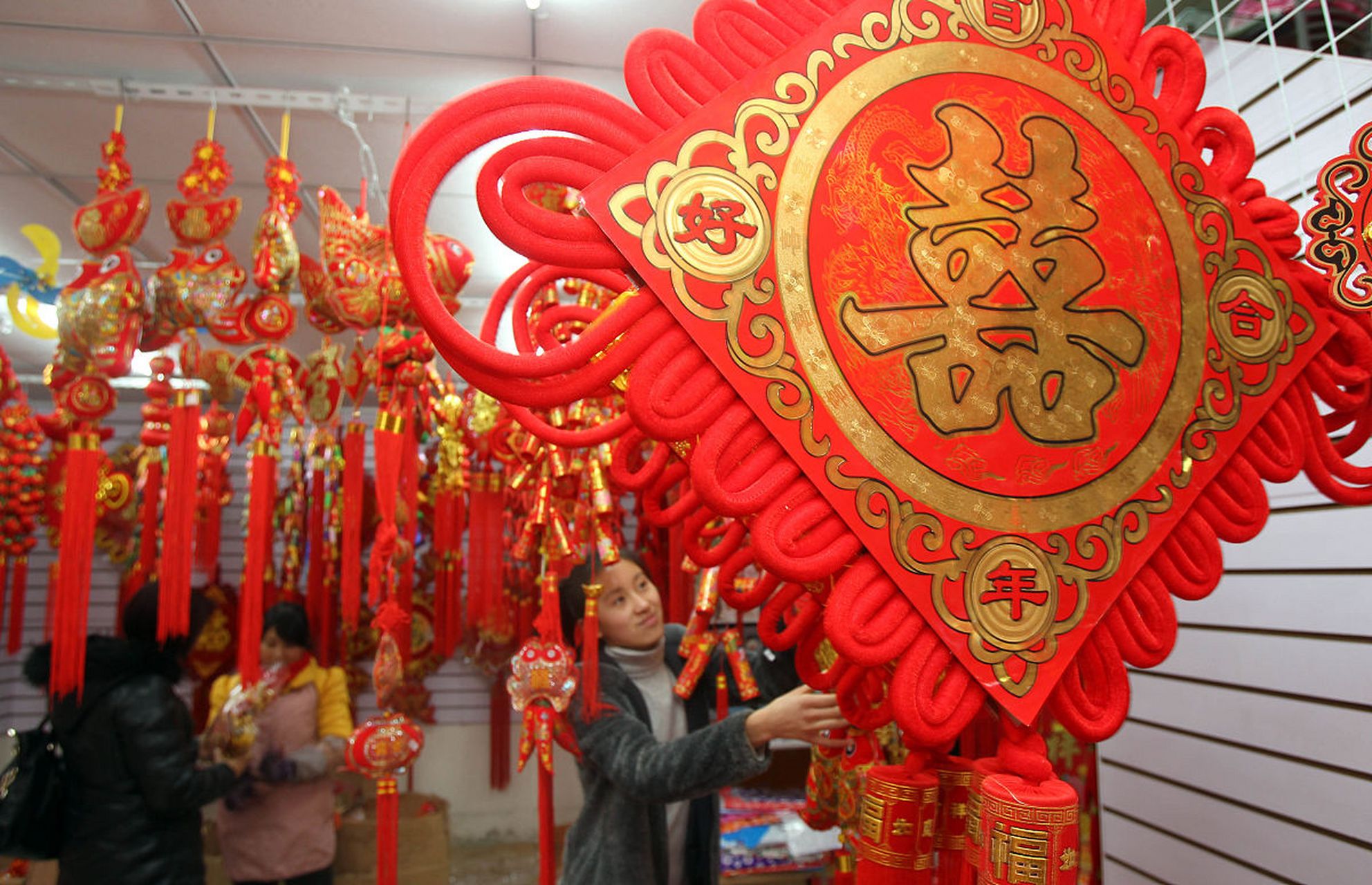 2021年牛年春节最新对联-带牛字的五字对联 1,上联:万牛奔腾日;下联