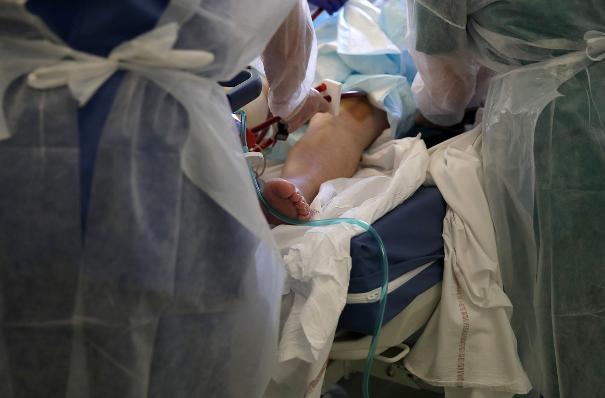 22岁女子微创手术后脑死亡:三甲医院的"低级失误"为何屡禁不止?