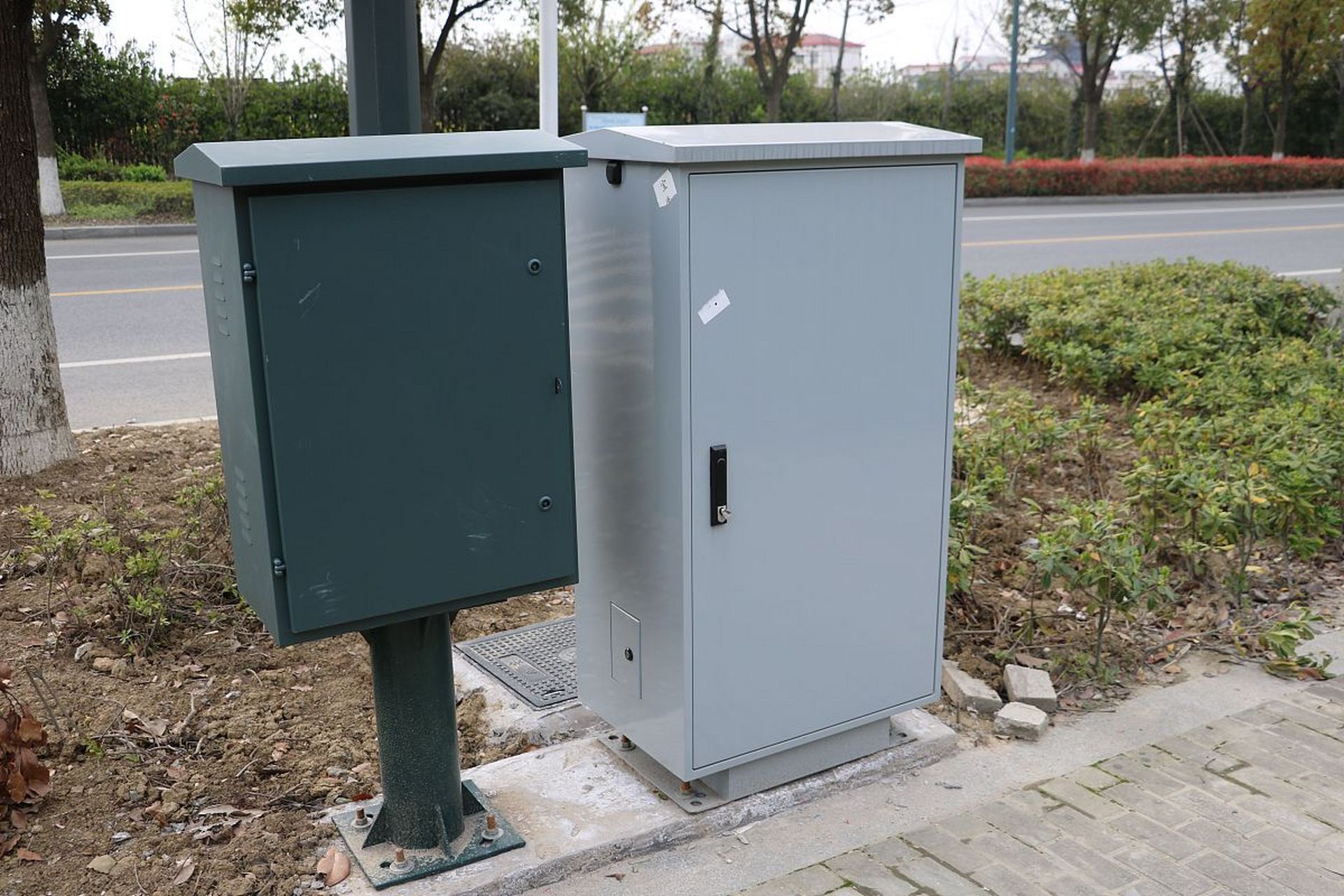 室外配电箱作为电力系统的重要组成部分,其安装要求与规范显得尤为