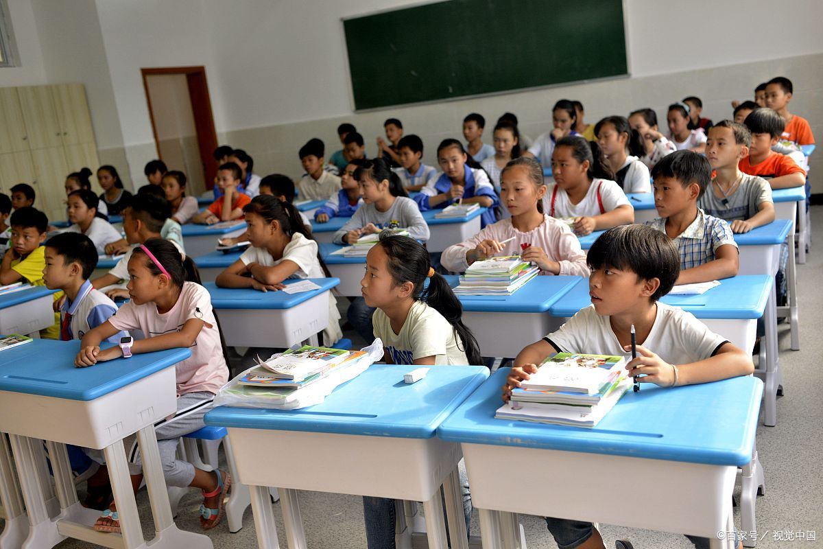 长期教数学的老师肯定不擅长英课堂上教室学生照片学生教室上课了学校