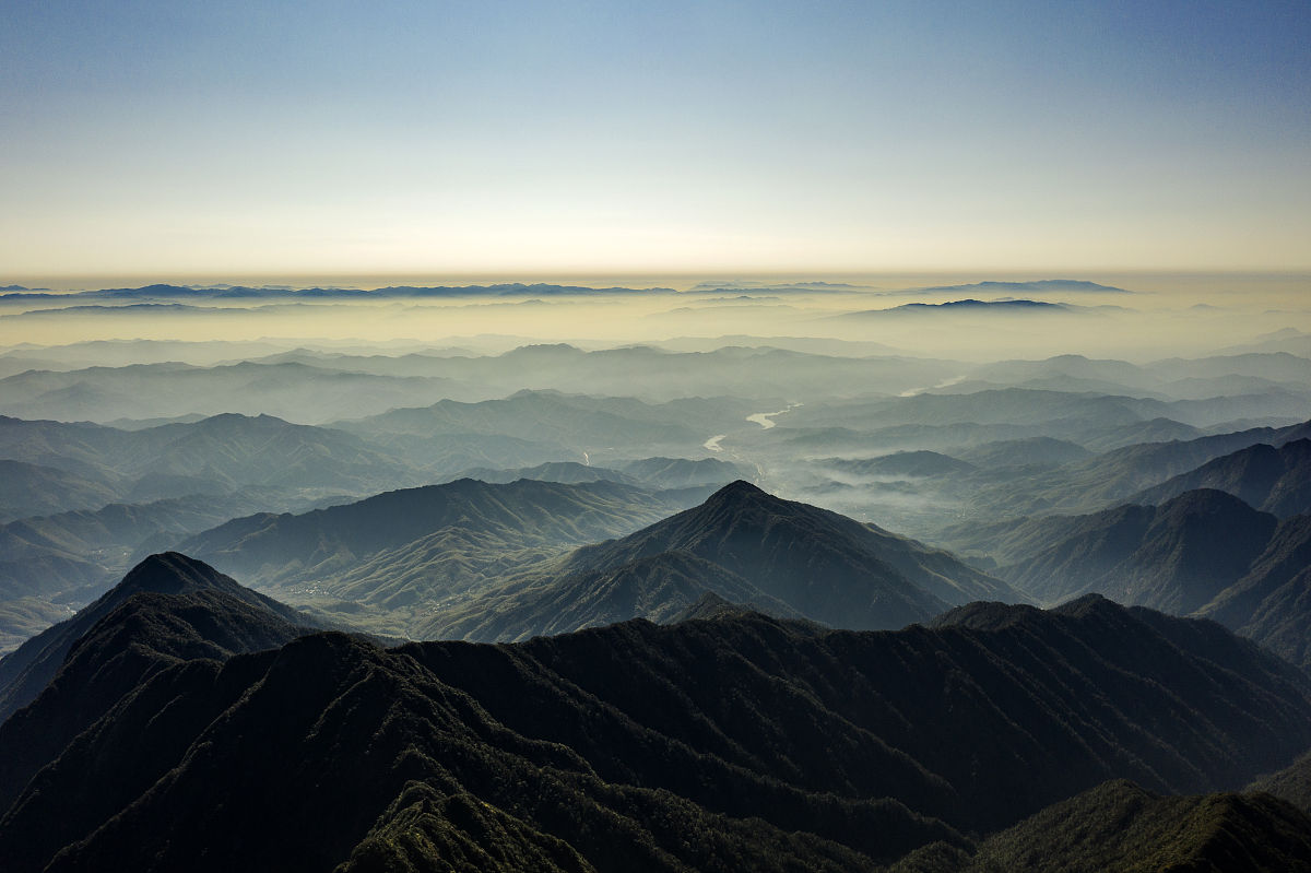 广西第一高峰是哪个山
