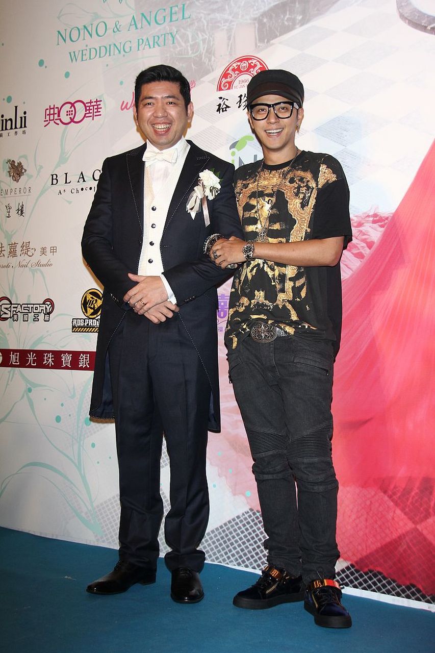 【热点八卦】网红nono曝光车内摸腿照!