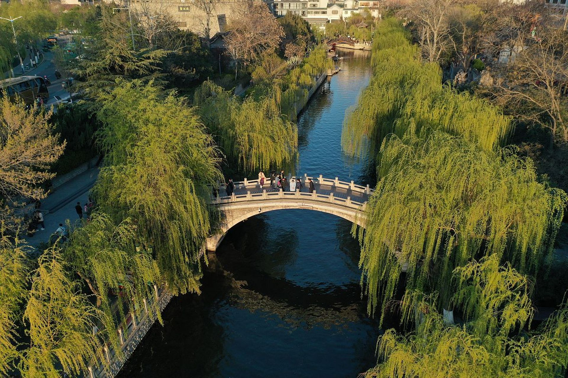当冬日的寒冷渐渐退去,波罗峪便迎来了它的春天.