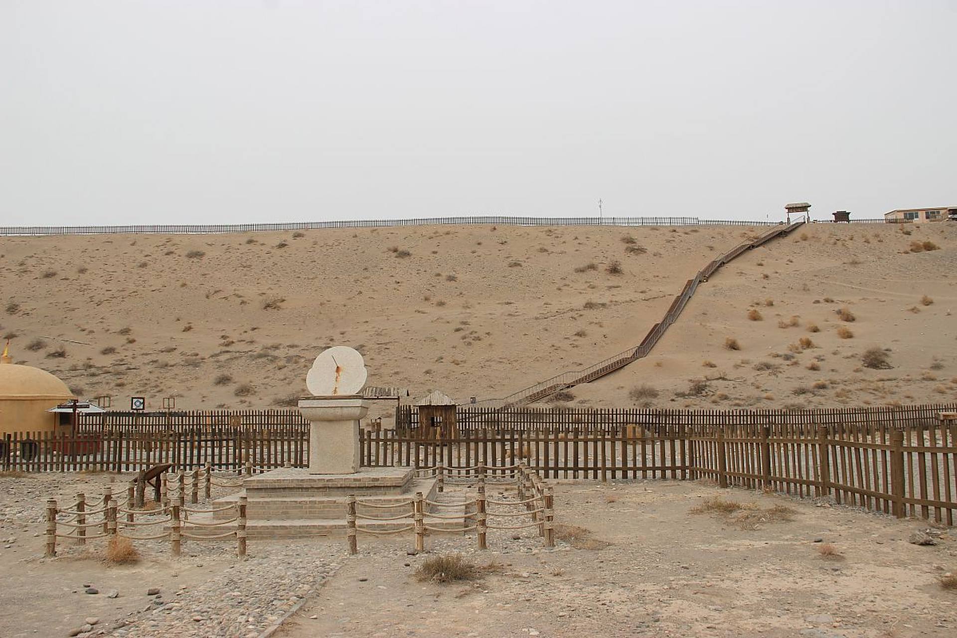 在中国的西北边陲地区,有一处古老而神秘的遗址——敦煌悬泉置遗址