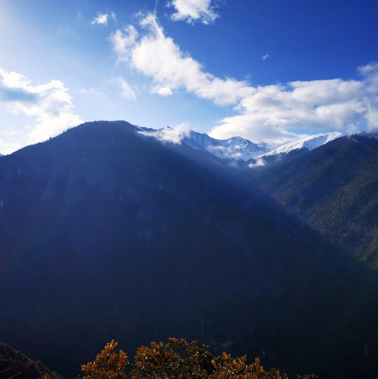 德钦梅里雪山国家公园,山峰雄伟,冰川神秘.