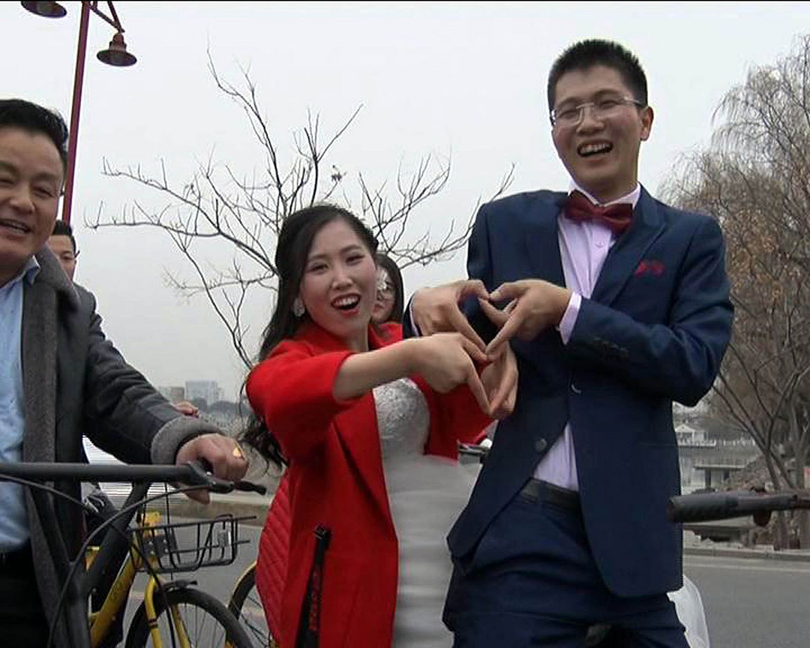 堂哥儿子结婚,新娘子要了8888元的上车费后,居然又要28888的下车费