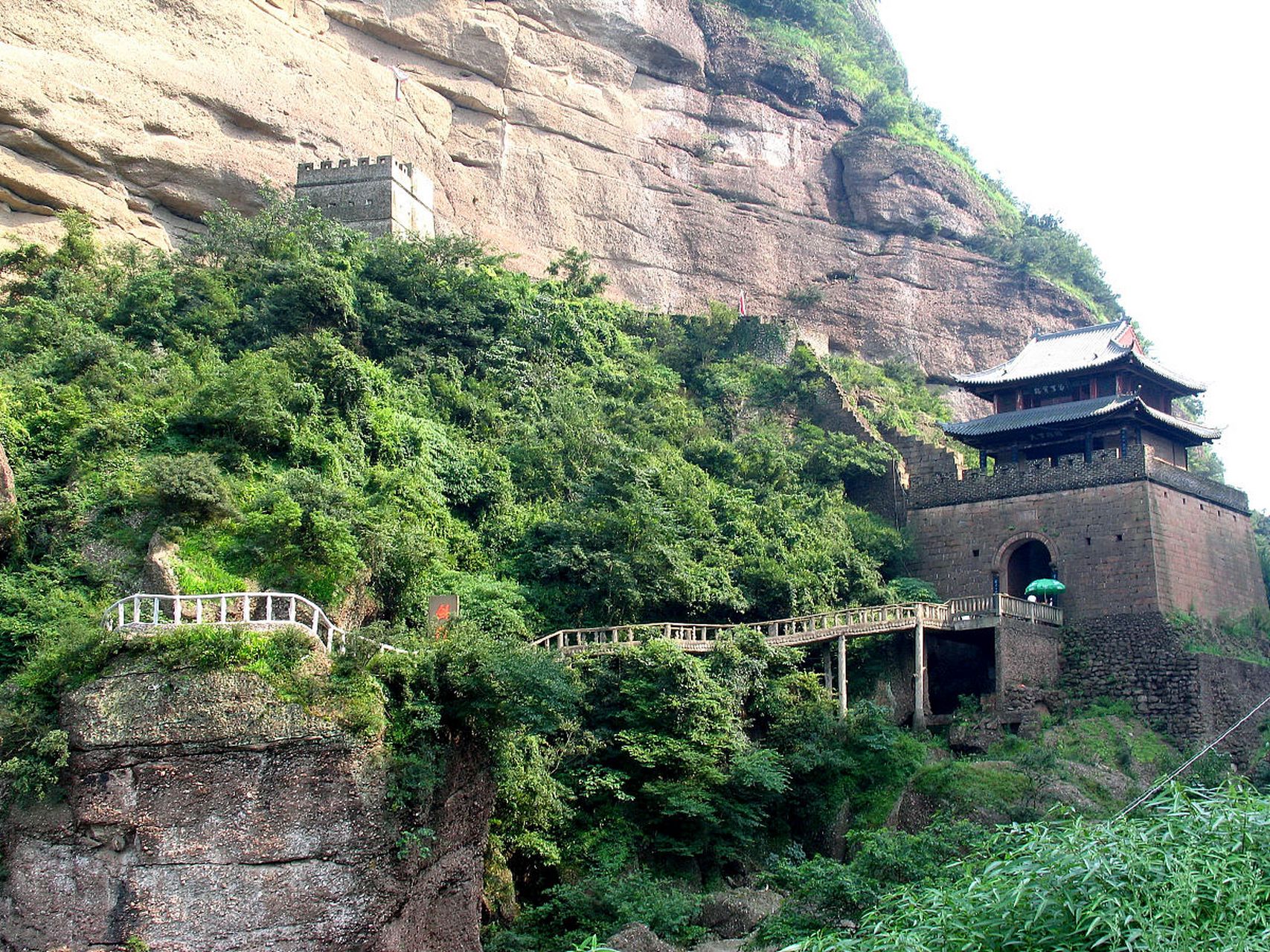 剑门关风景区,拥有蜀道文化,三国文化,战争文化,红色文化等多重历史文