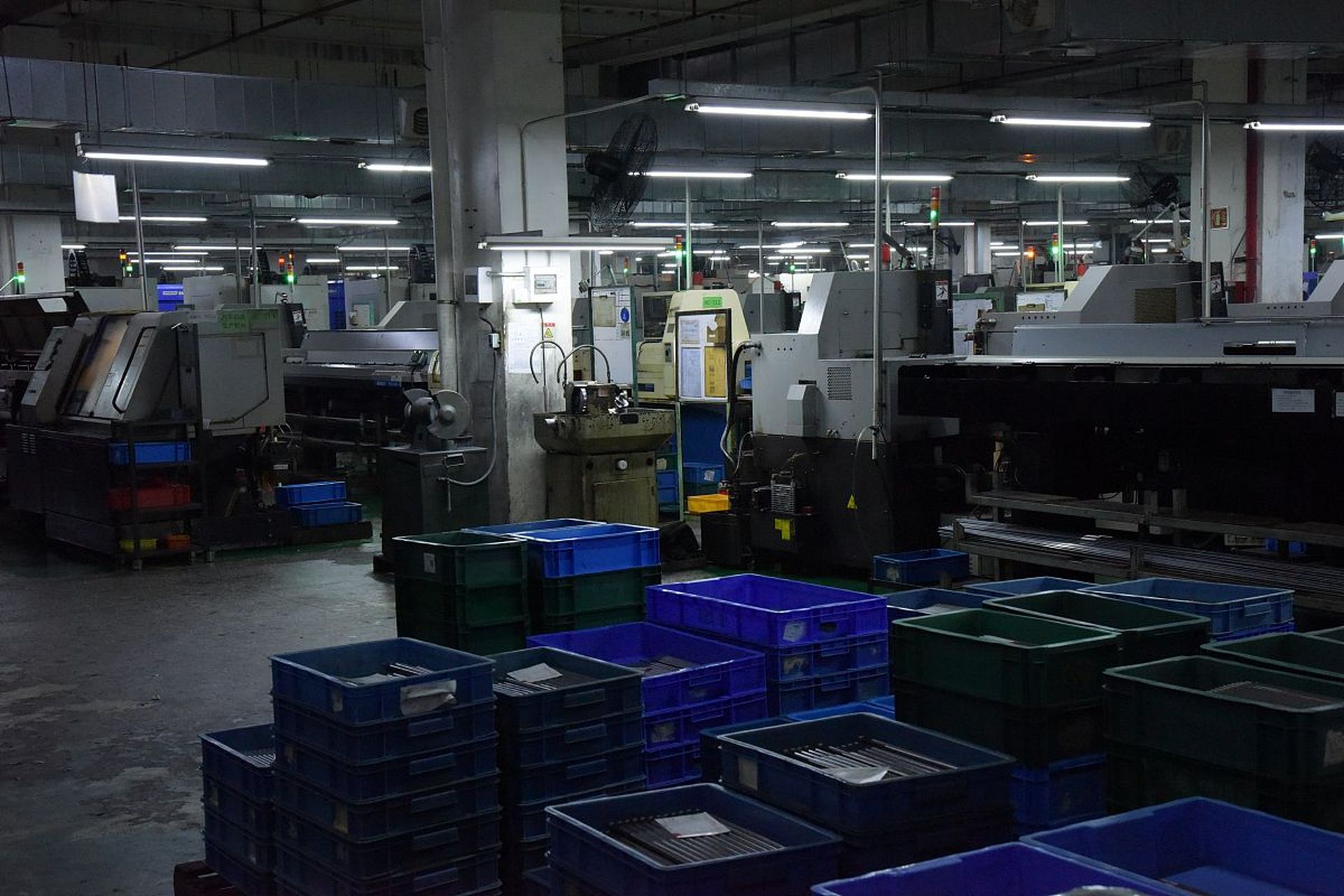 现在大环境不好,有些人还是觉得进厂打工丢人现眼,那是你不知道现实的