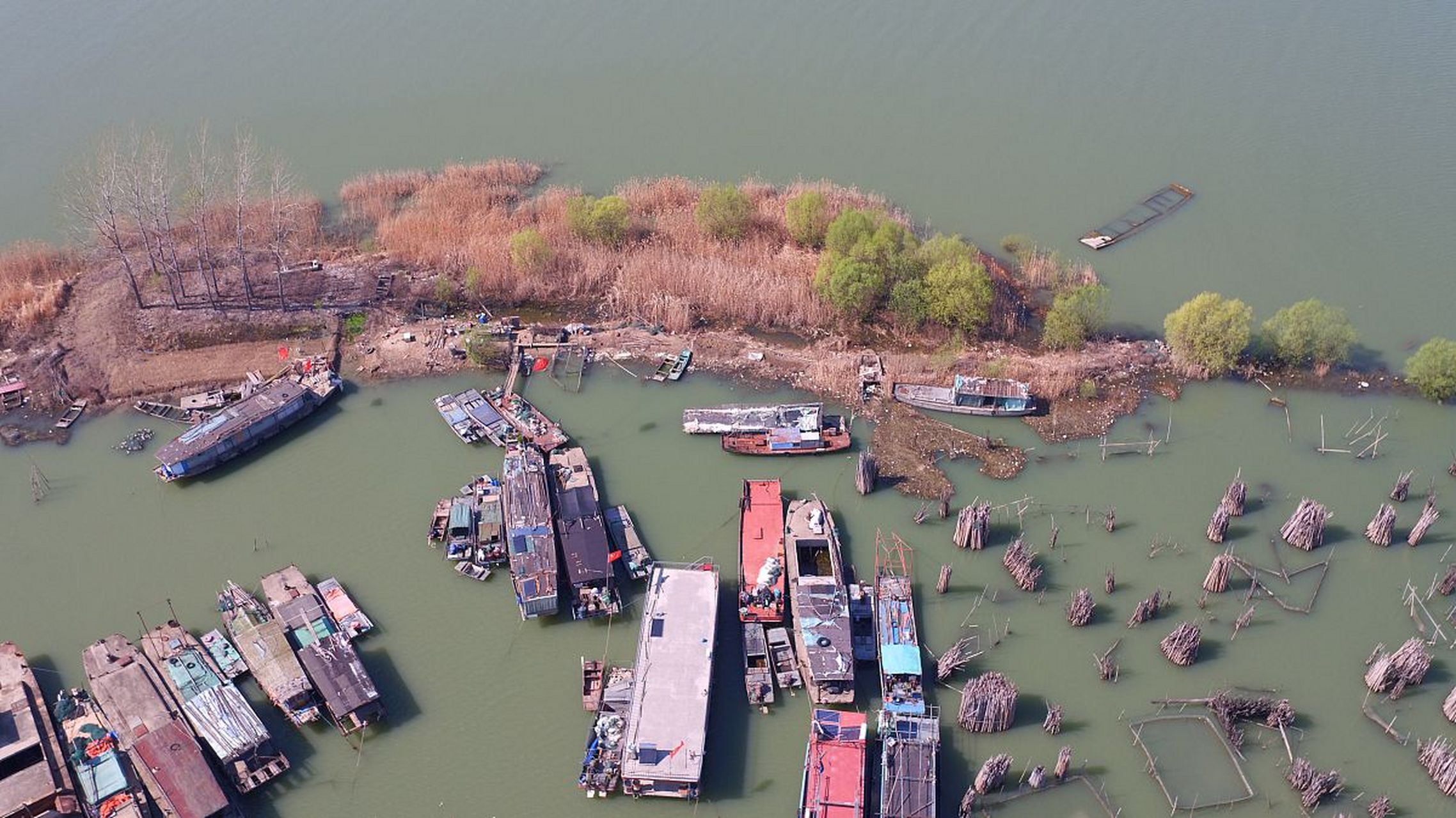 世态延凉,人情有冷暖,心如死灰,我的精神世界里极度的脆弱,颓废地情感