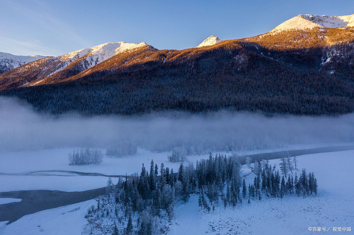 新疆喀纳斯雪域秘境:雪山湖泊,冬日摄影天堂  度照