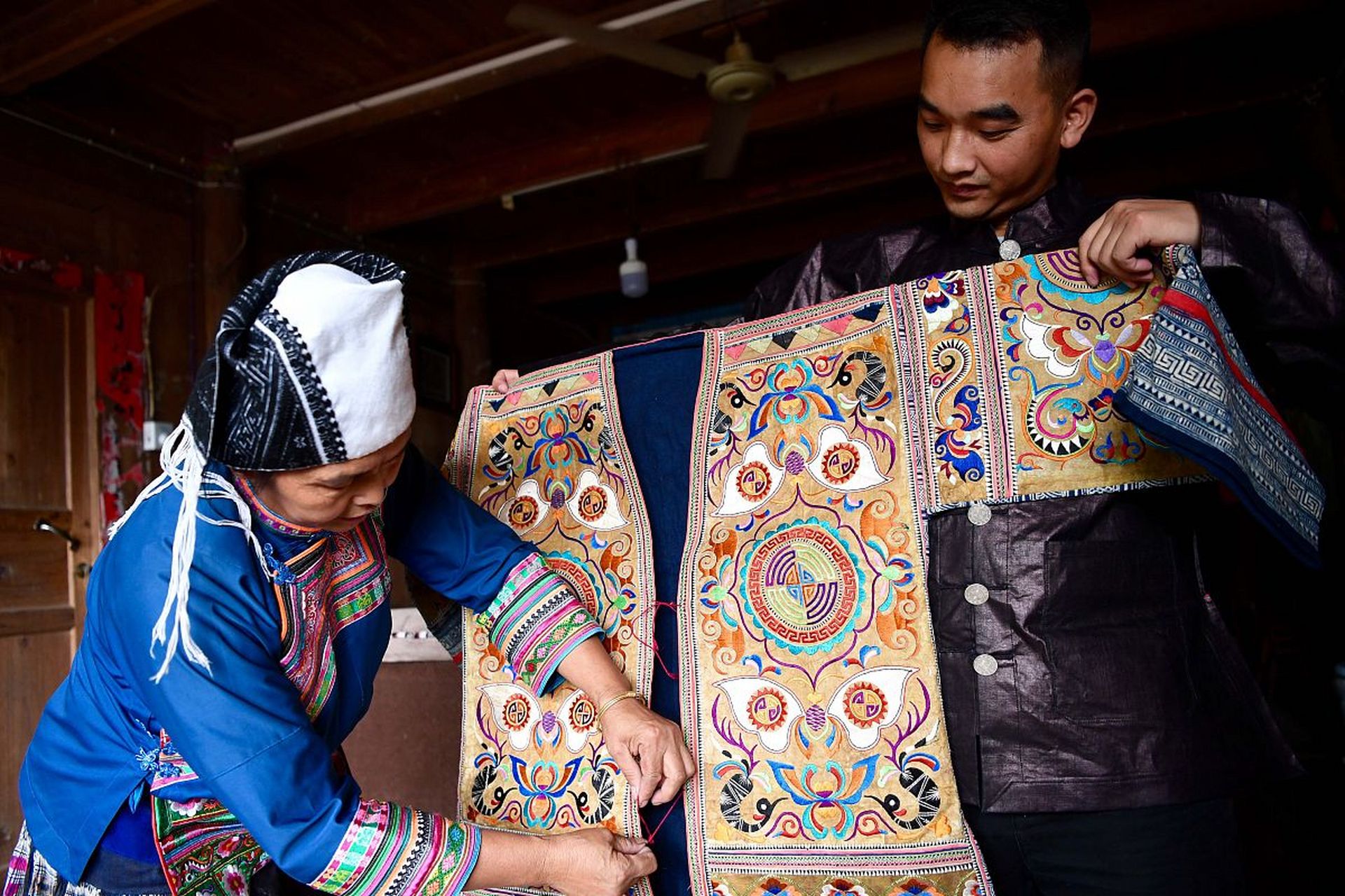 壮族百鸟衣故事是广西横州市流传的民间文学,属国家级非遗.