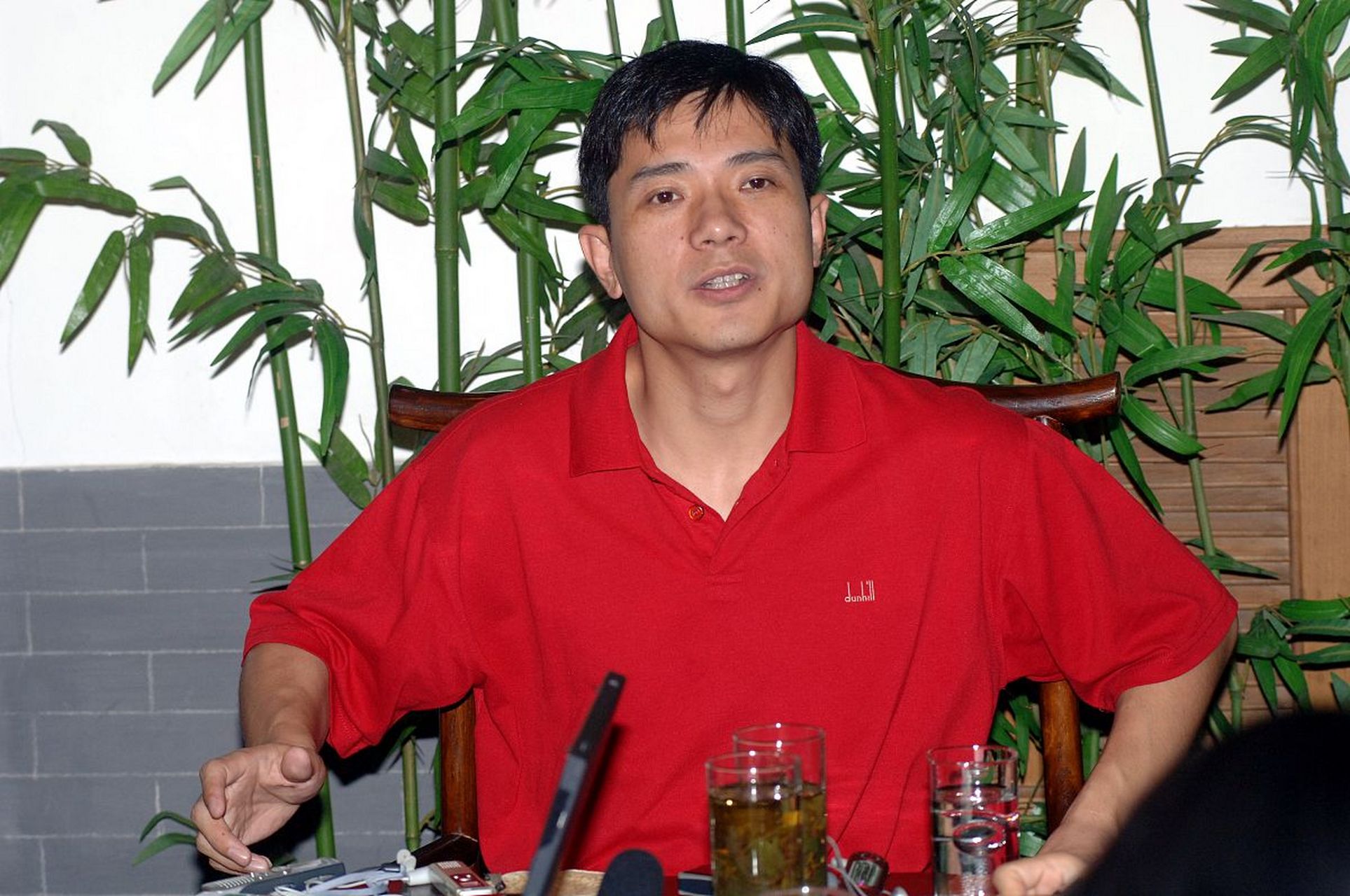 1995的10月10日,李彦宏和马东敏在新泽西州举行了婚礼.