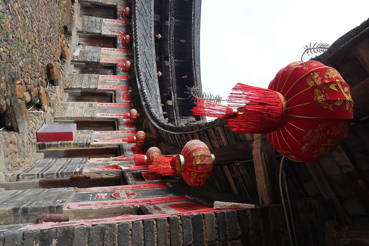 周末去哪儿玩#  探秘梅州围龙屋,感受古朴而神秘的客家文化!