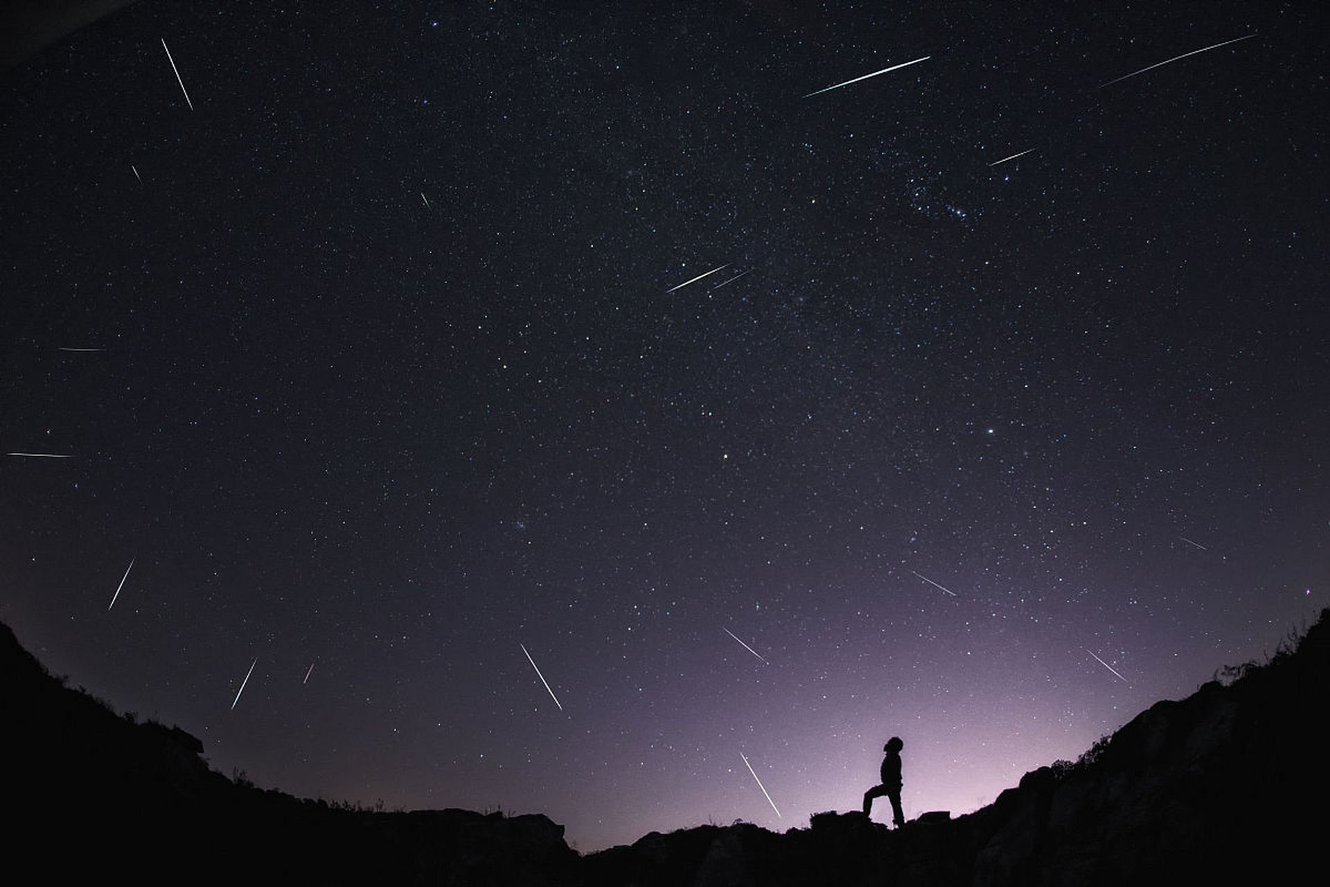 双子座流星雨将于12月15日凌晨在夜空中上演,是本年度最为壮观的一场
