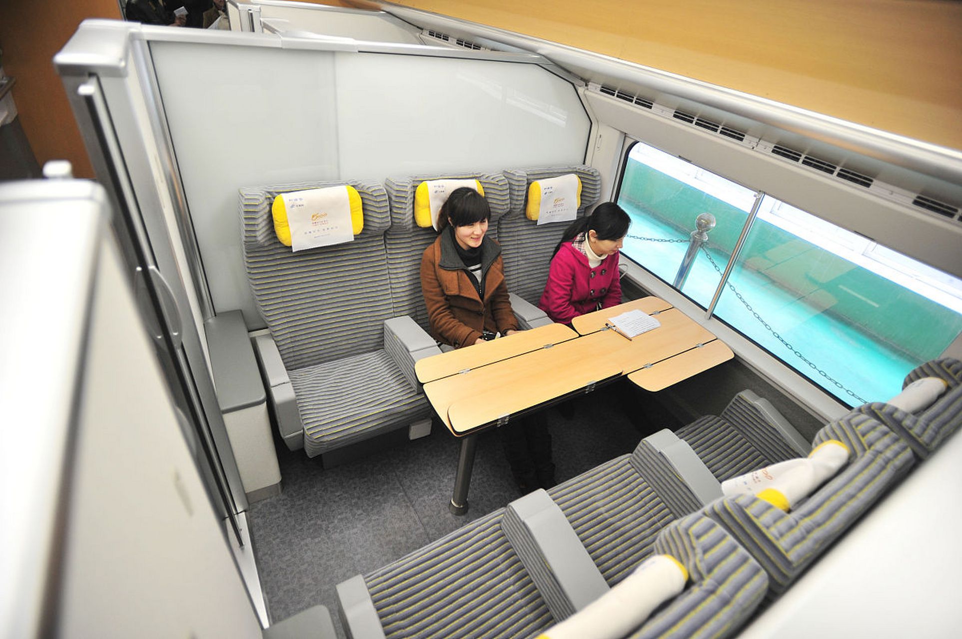 近年来,高铁餐车车厢部分区域改造的话题引发了广泛关注.