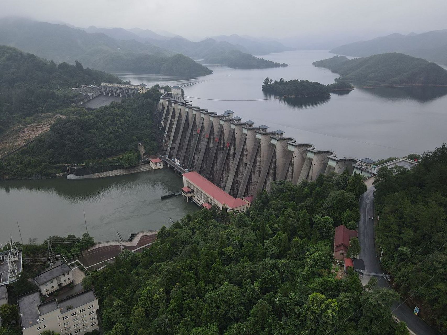 说起安徽的景点,梅山水库可是个不可错过的宝藏地!它就坐落在风景如画