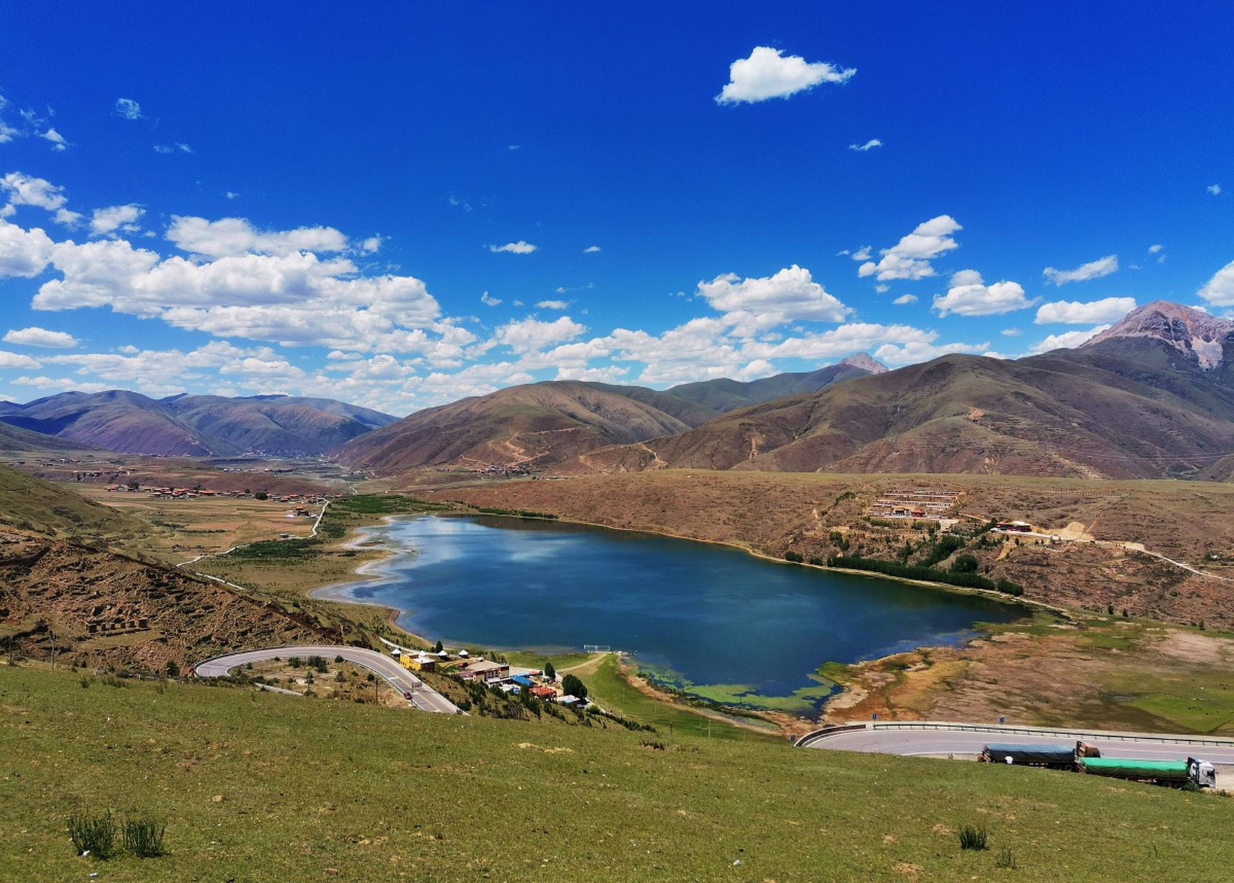 毕业后去哪儿玩# #四川旅游#  炉霍县位于四川省西部的川西高原,缸挝