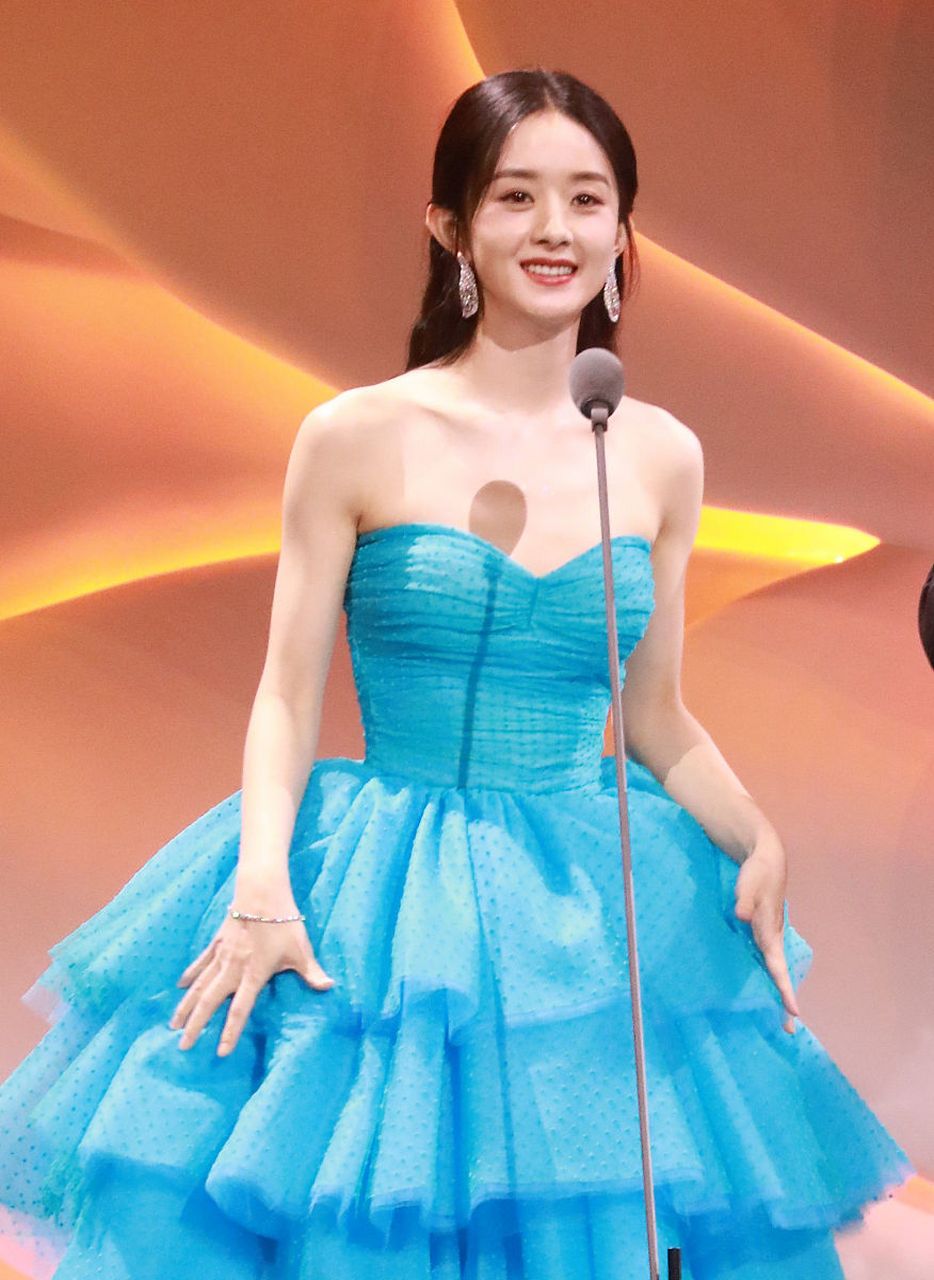 赵丽颖蓝色星钻人鱼裙#乐享周末分享吧# 是一款备受瞩目的时尚单品,它