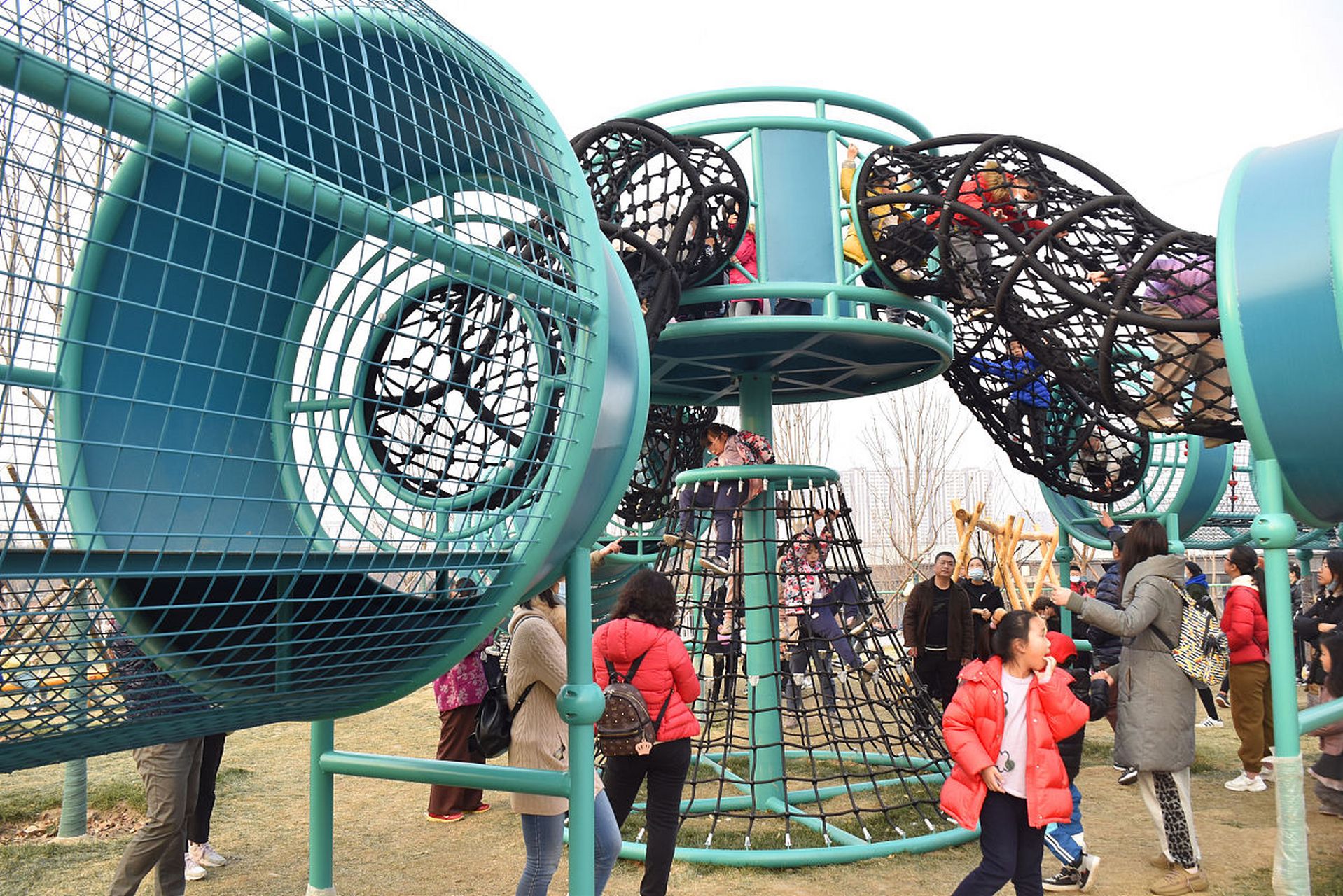 快乐谷水上乐园是一个非常受欢迎的主题公园,位于美国加利福尼亚州的