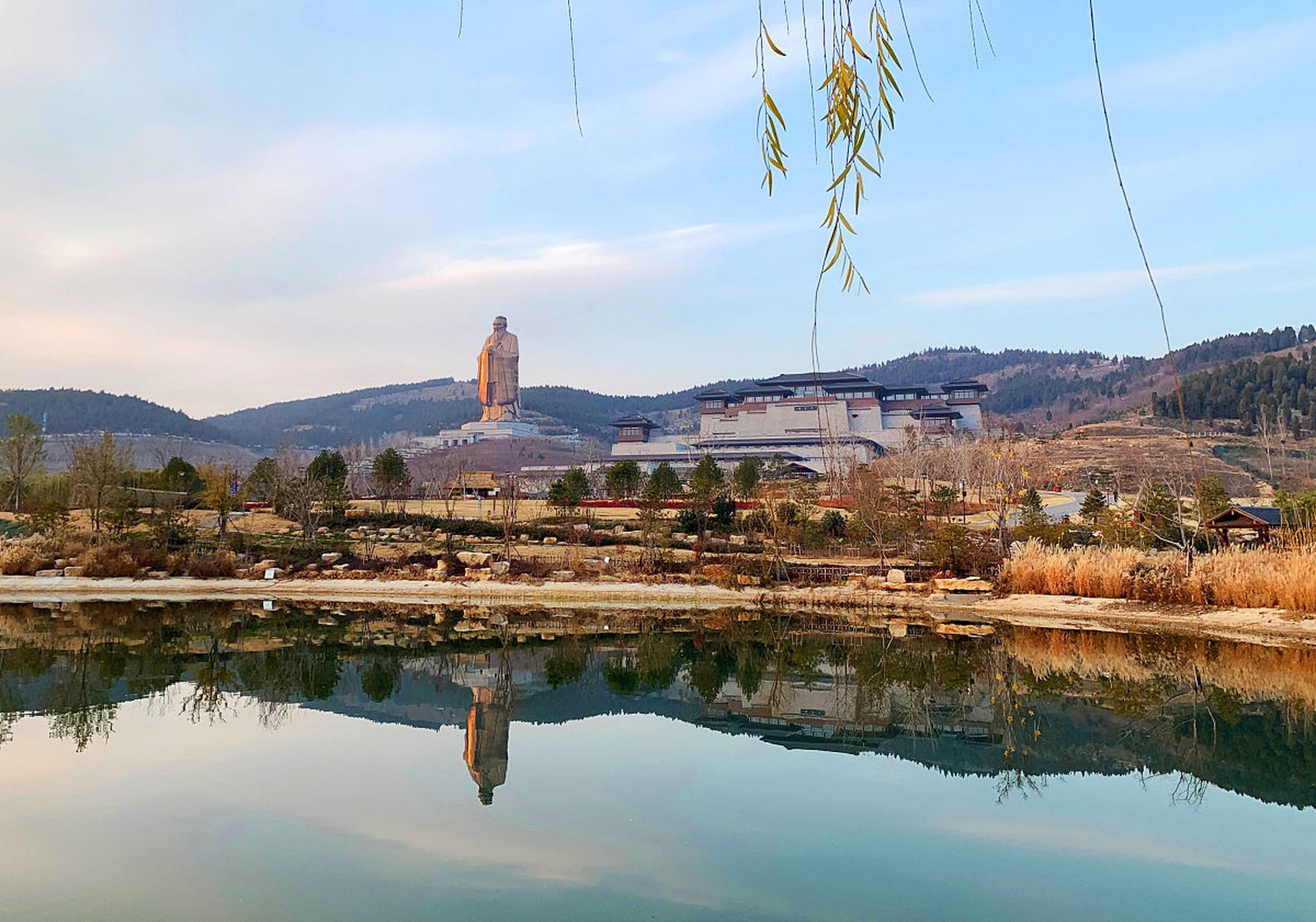 穿越时空的旅行# 曲阜尼山圣境,位于中国山东省曲阜市,是孔子诞生地