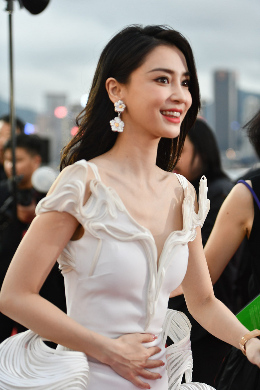 angelababy金像奖红毯亮相,真是惊艳四座啊!