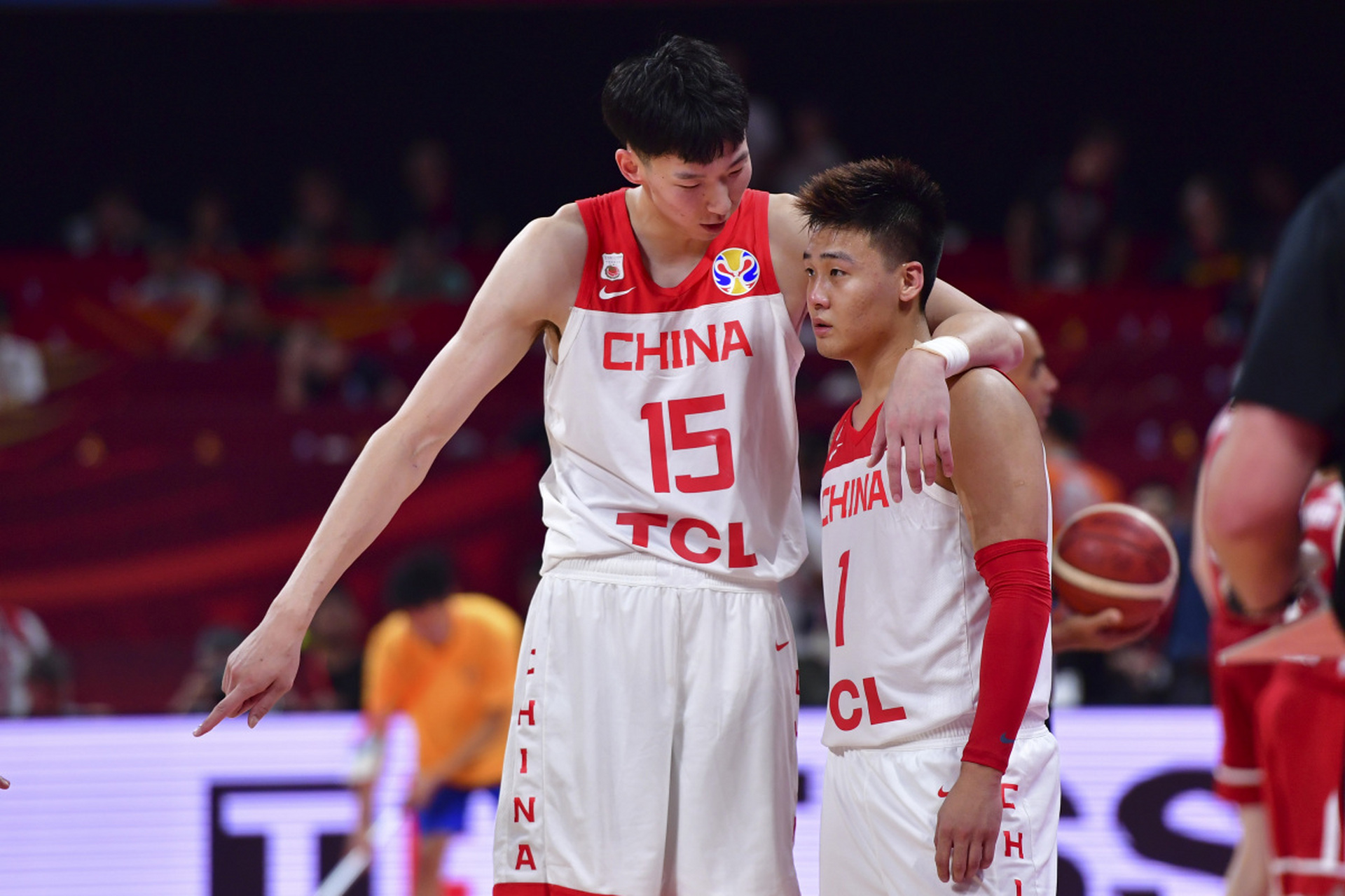 中国男篮自2008年以来战绩下滑,其中2019年世界杯因周琦发球失误导致