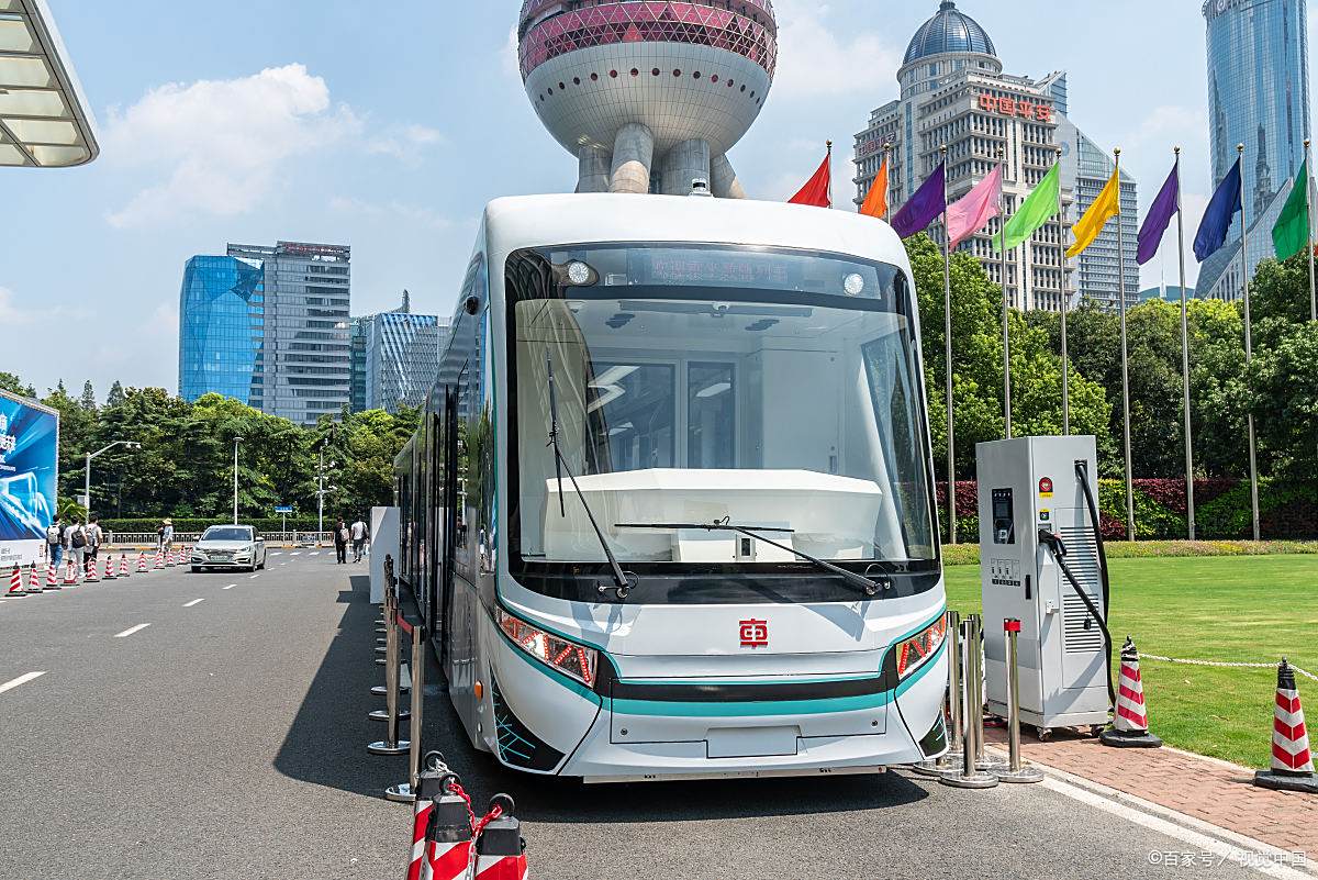 全球首条数字轨道胶轮电车亮相上海,很霸气,带你先睹为快一睹芳容!